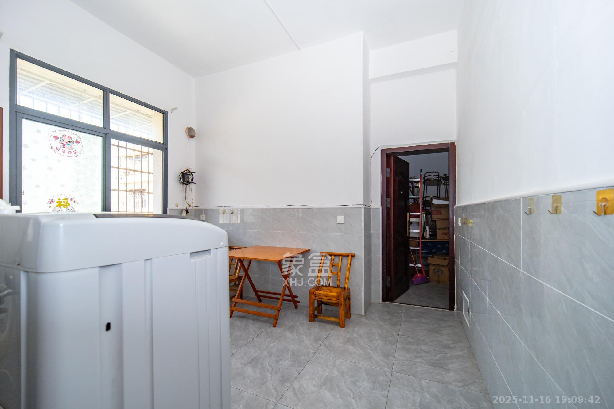 星沙三区  12室6厅12卫    269.8万客厅