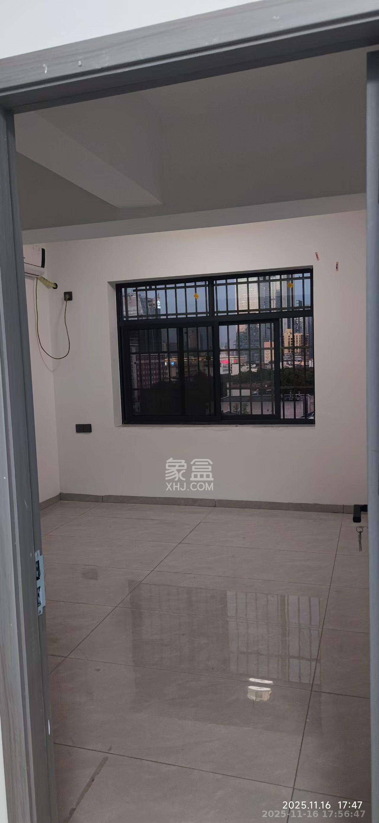 新富城  3室1厅1卫    2600.0元/月