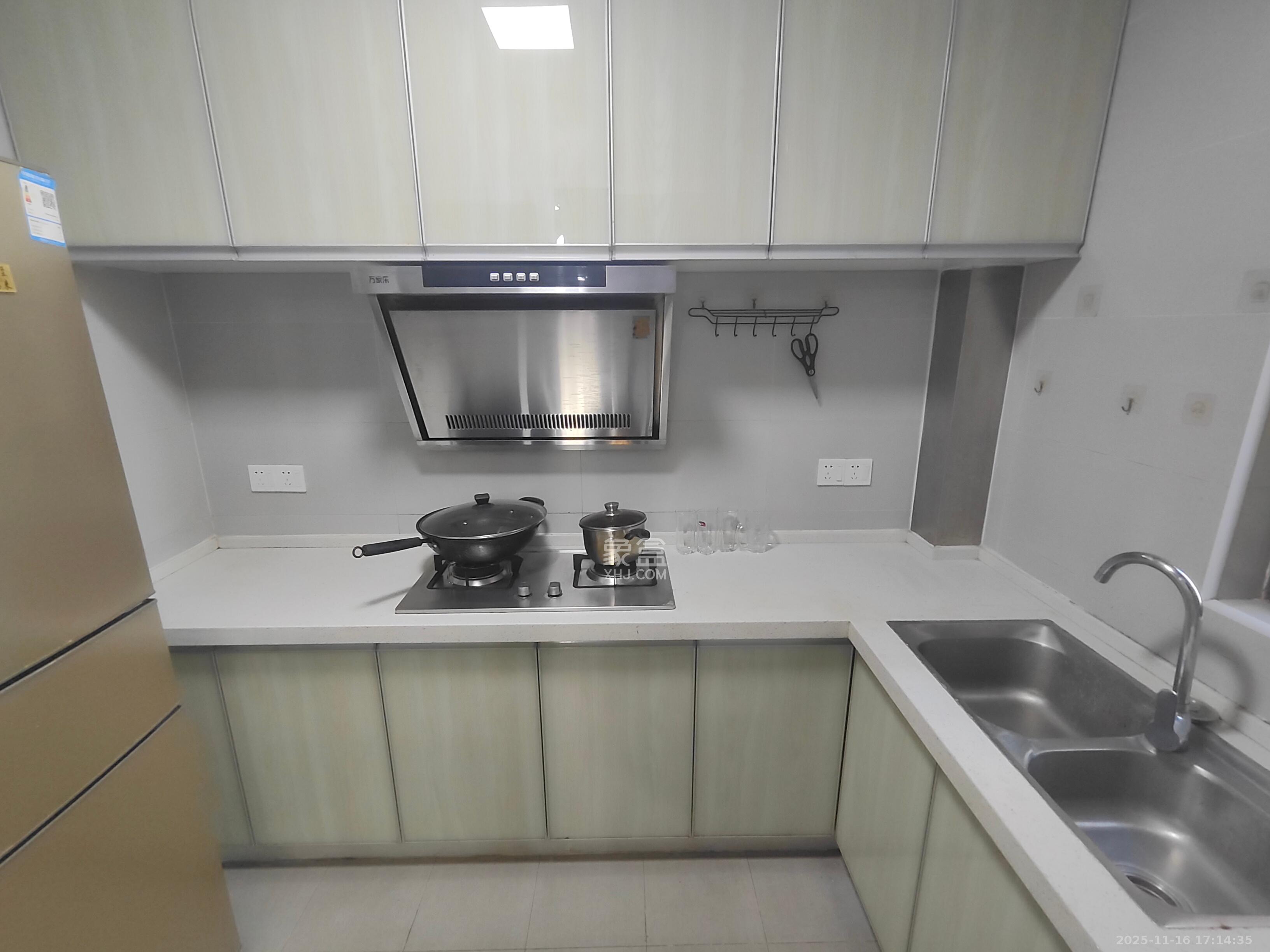 卓越浅水湾  4室2厅2卫    3200.0元/月室内图