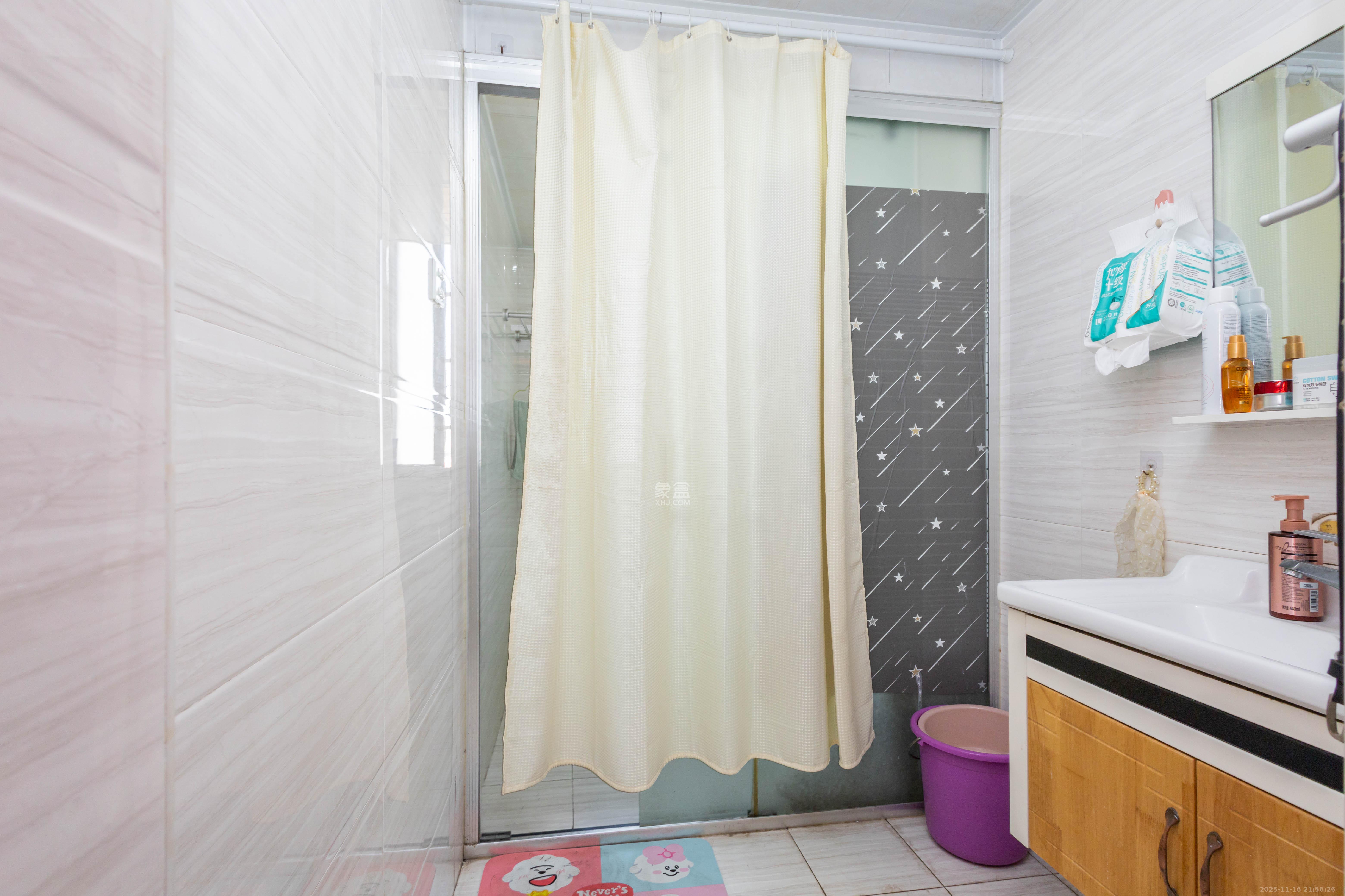 星城国际 3室2厅2卫 52.8万 星城国际 3室2厅2卫 52.8万卫生间