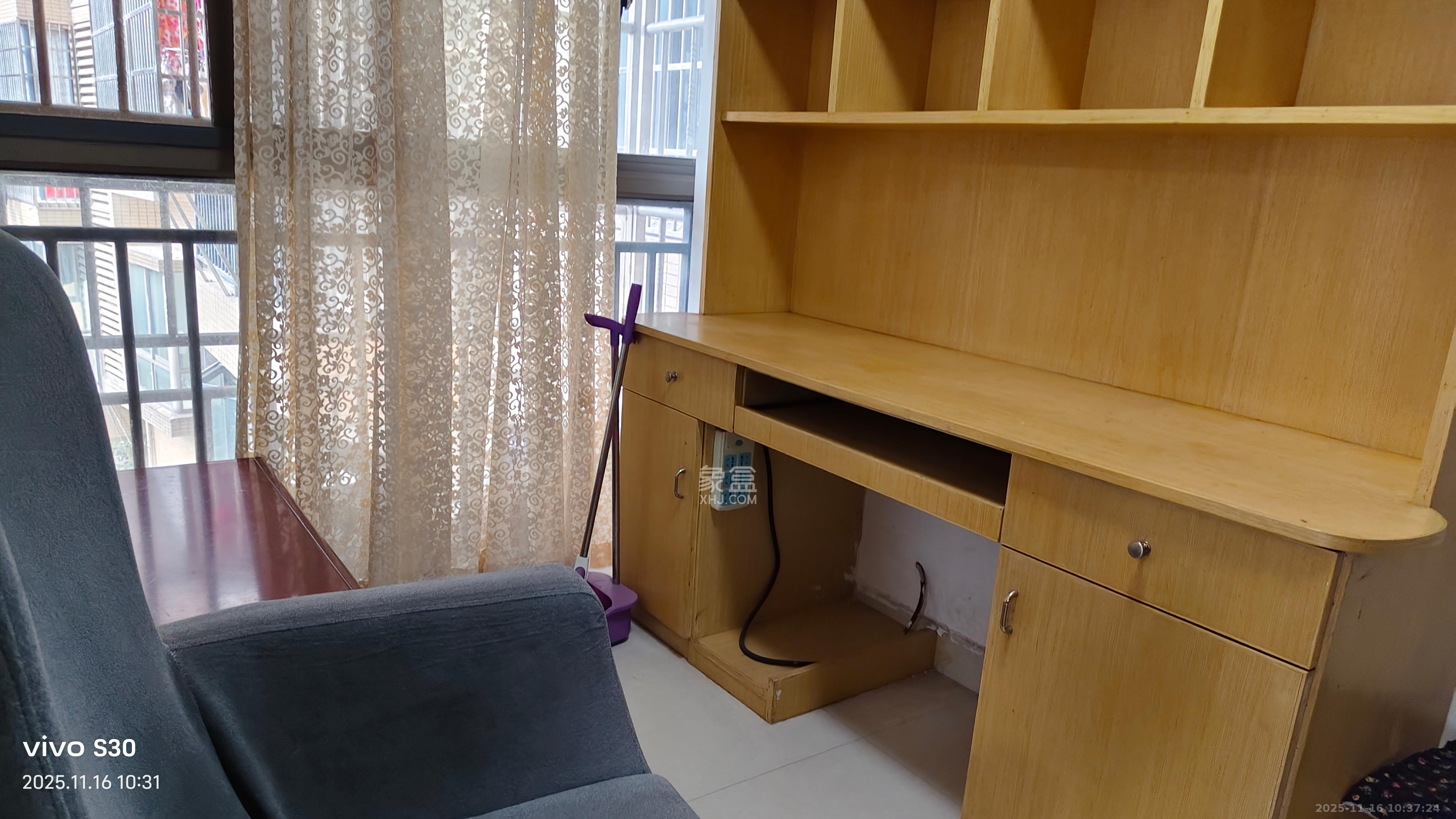 阳光晶城  2室1厅1卫    1800.0元/月室内图