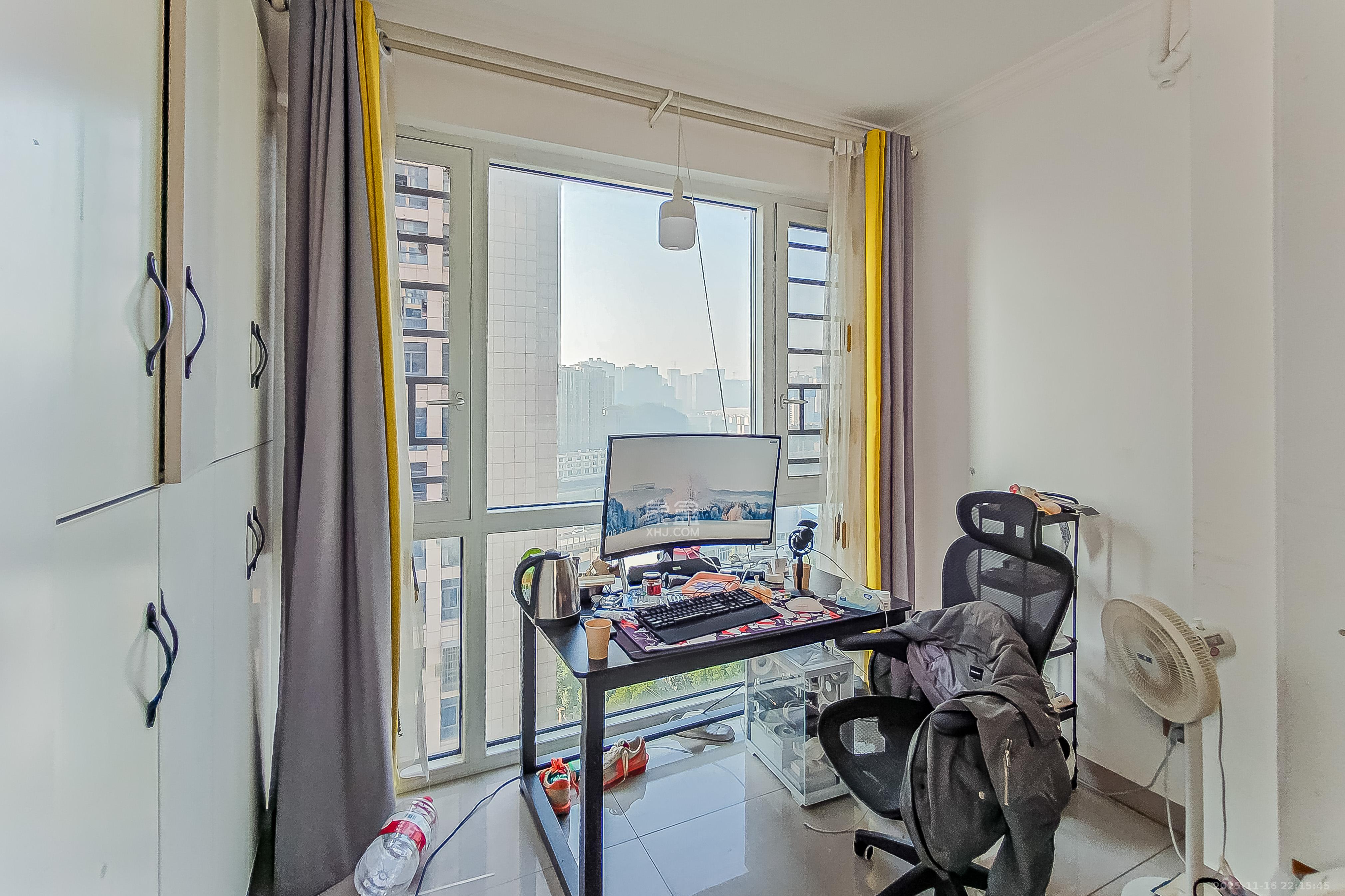 江南华府  3室2厅1卫    90.0万阳台