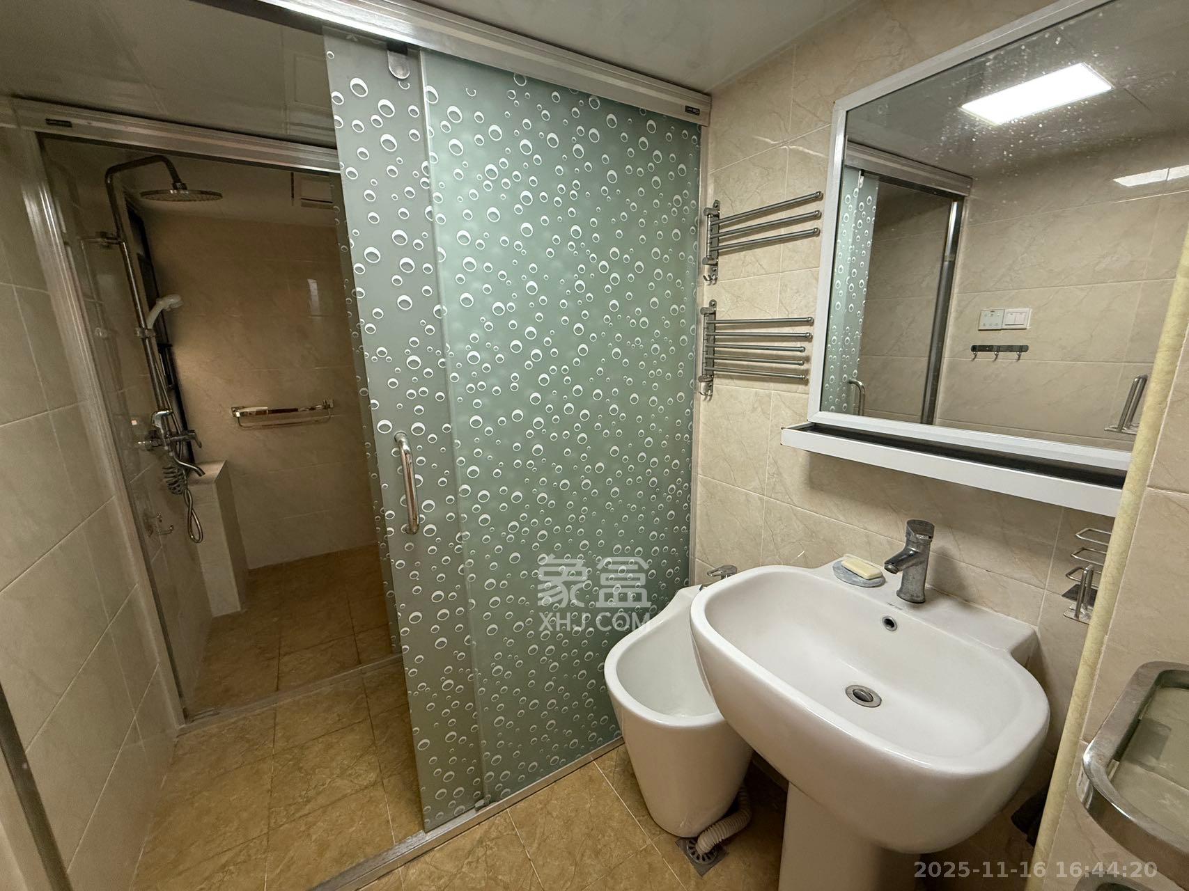 北辰中央公园A区  2室1厅1卫    2500.0元/月