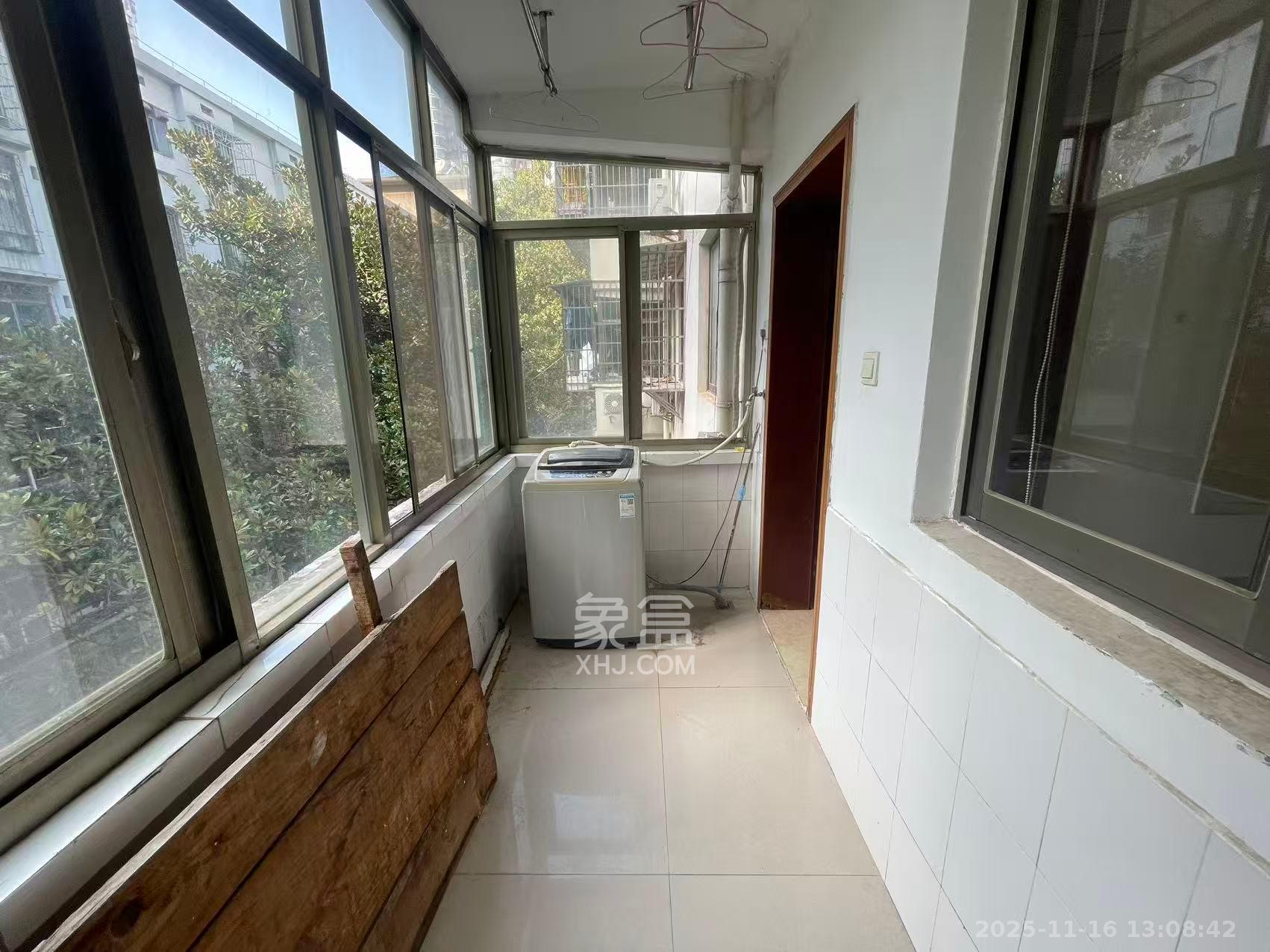 中南石油局宿舍 3室1厅1卫 2800.0元/月 中南石油局宿舍 3室1厅1卫 2800.0元/月室内图