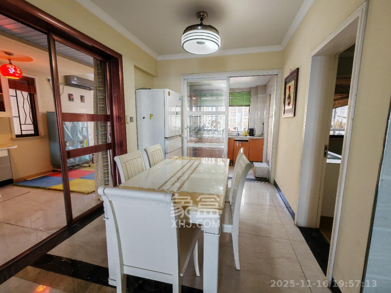 旭辉华庭 3室2厅1卫 2400.0元/月 旭辉华庭 3室2厅1卫 2400.0元/月室内图