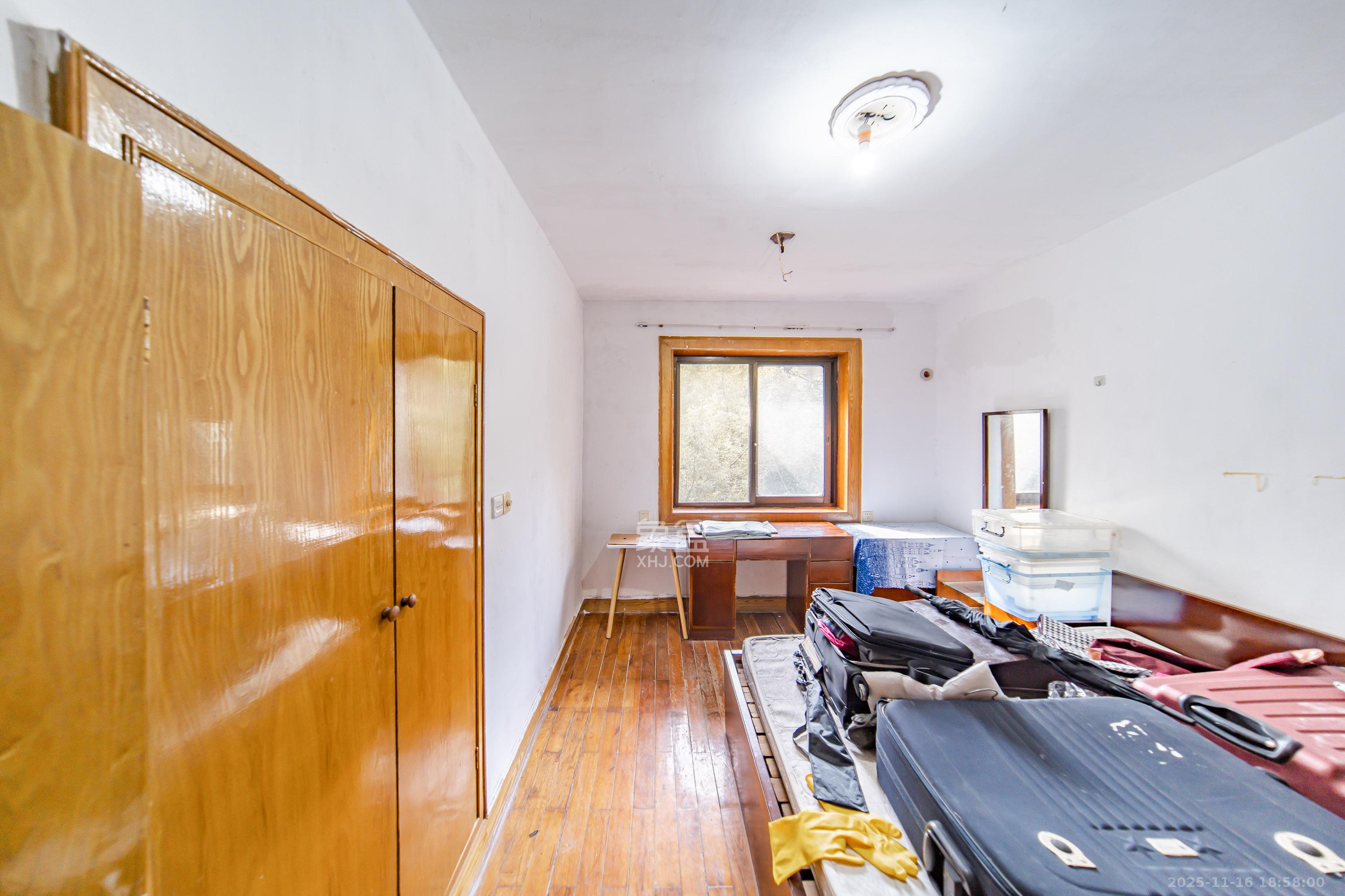 湘雅医学院(湘雅附一北院) 3室2厅1卫 50.0万 湘雅医学院(湘雅附一北院) 3室2厅1卫 50.0万卧室