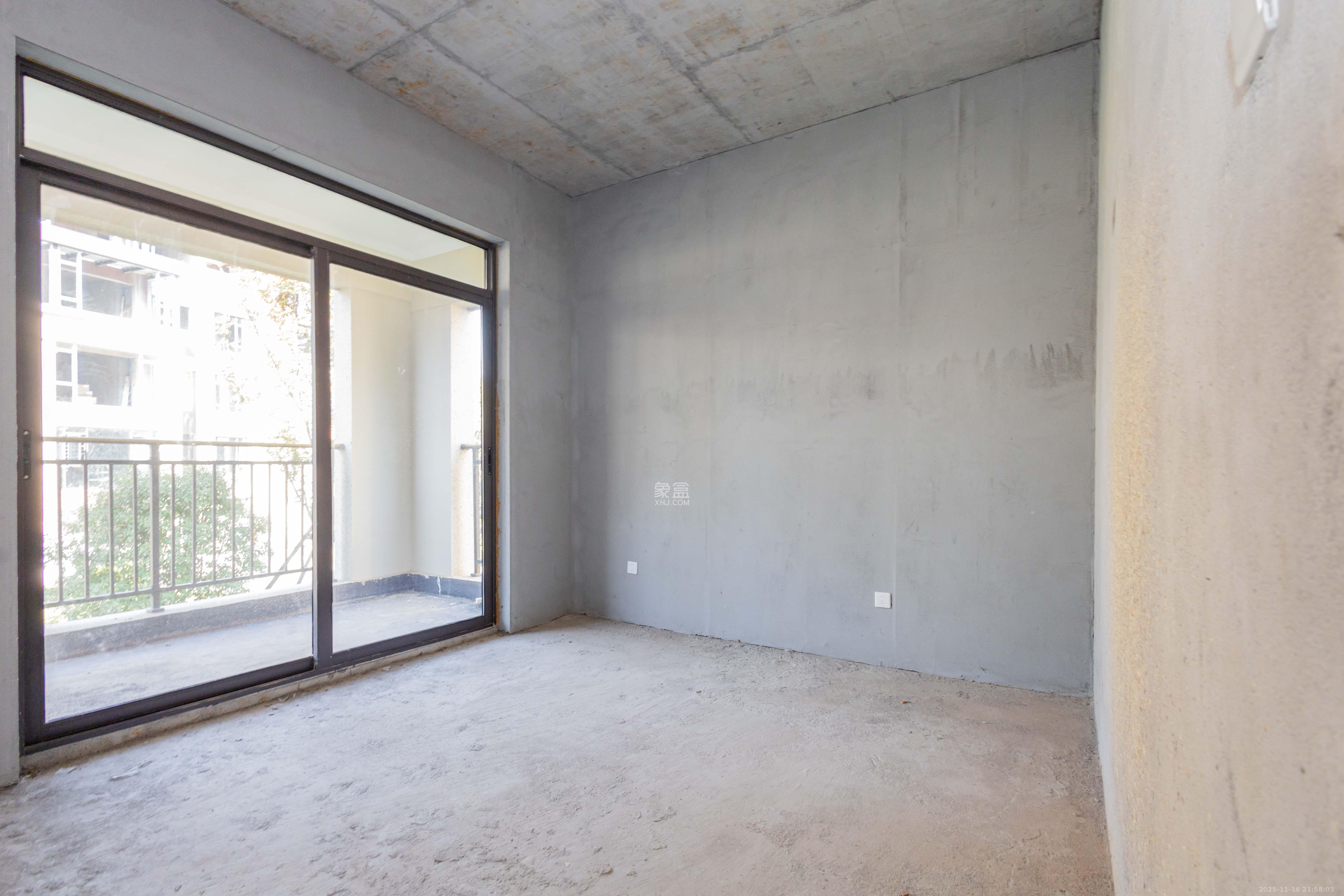 湘域芯城二期 4室2厅3卫 300.0万 湘域芯城二期 4室2厅3卫 300.0万卧室