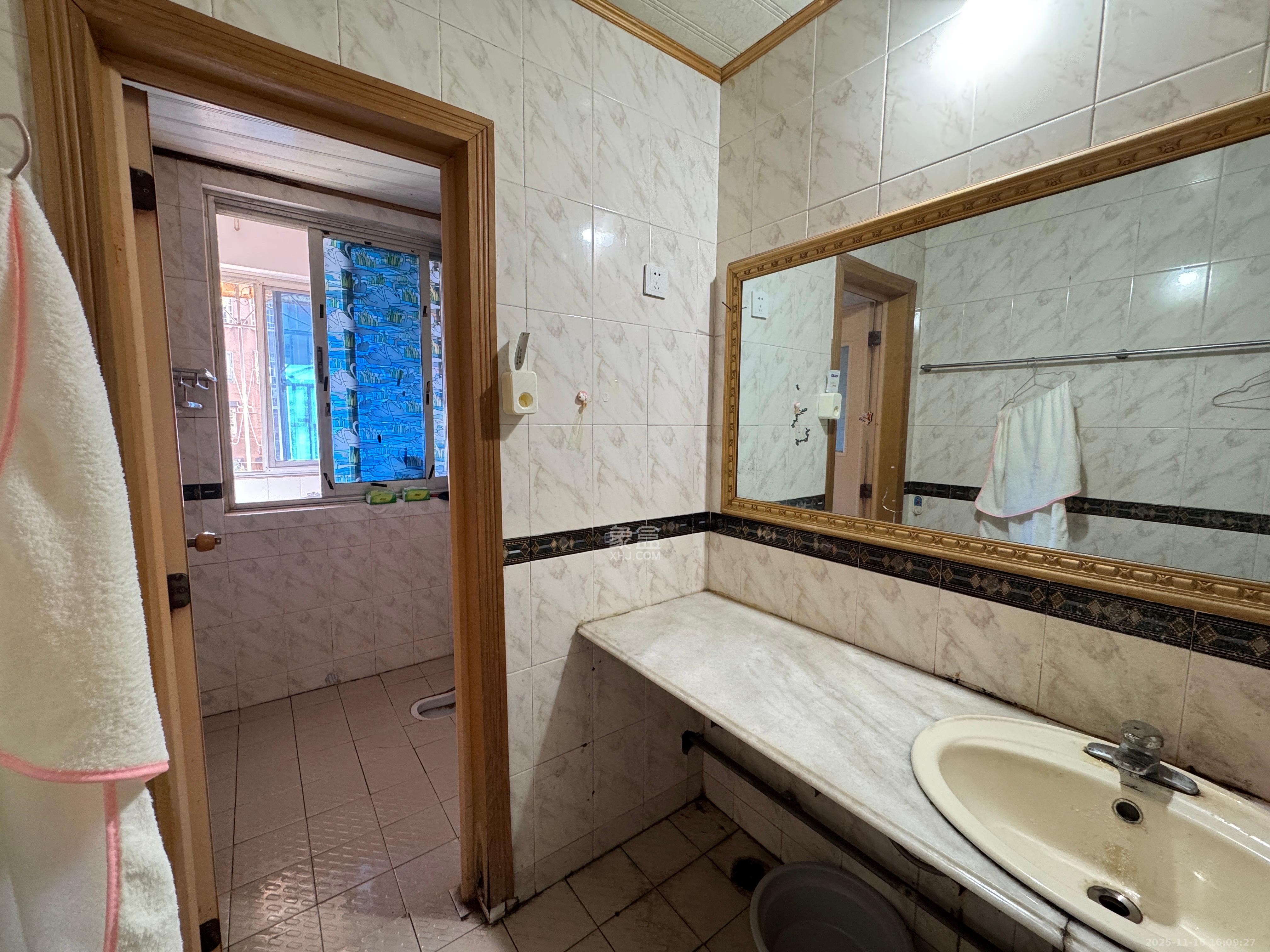 刑警之家  1室2厅1卫    2200.0元/月室内图