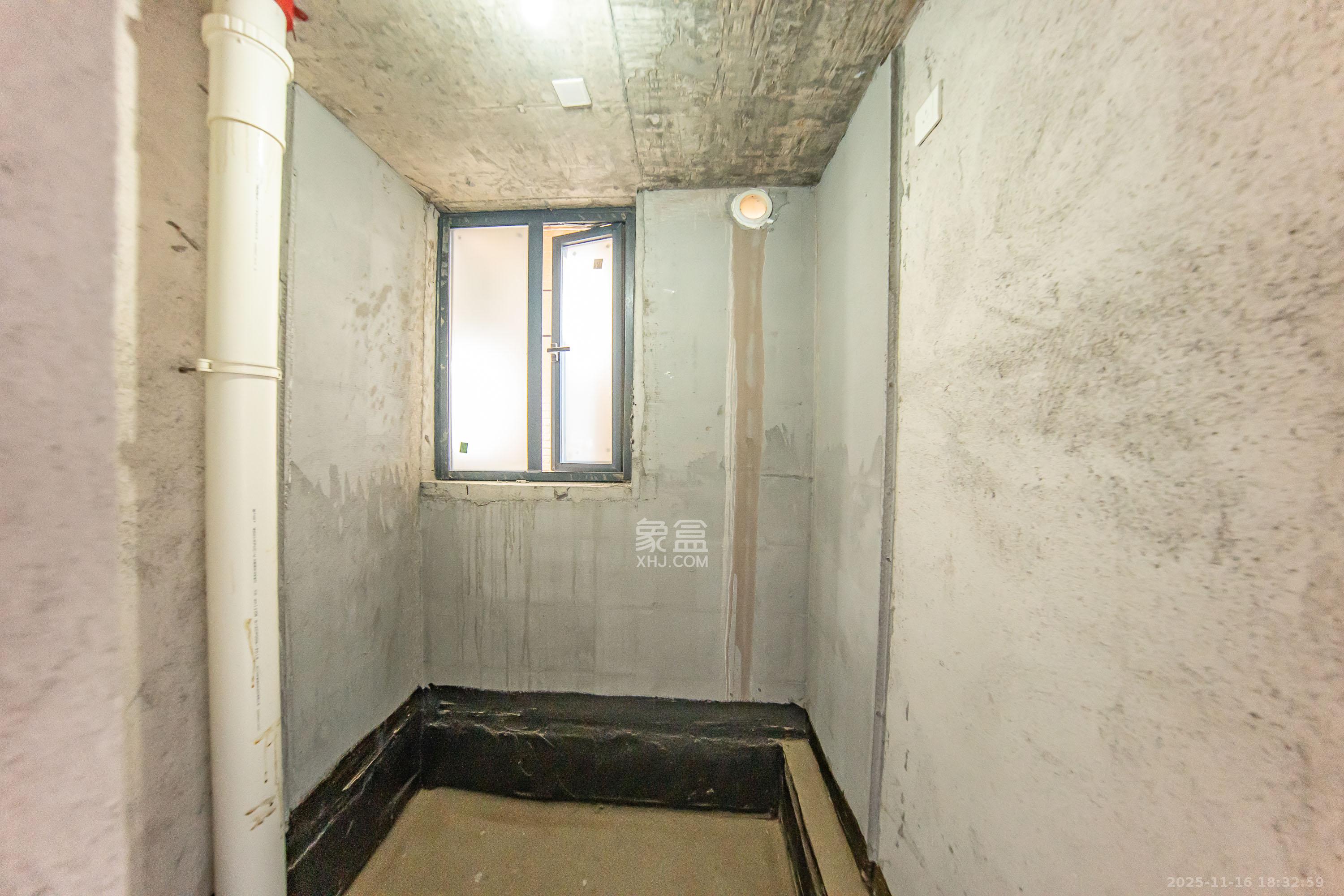 邦盛水岸御园  4室2厅2卫    72.0万卫生间