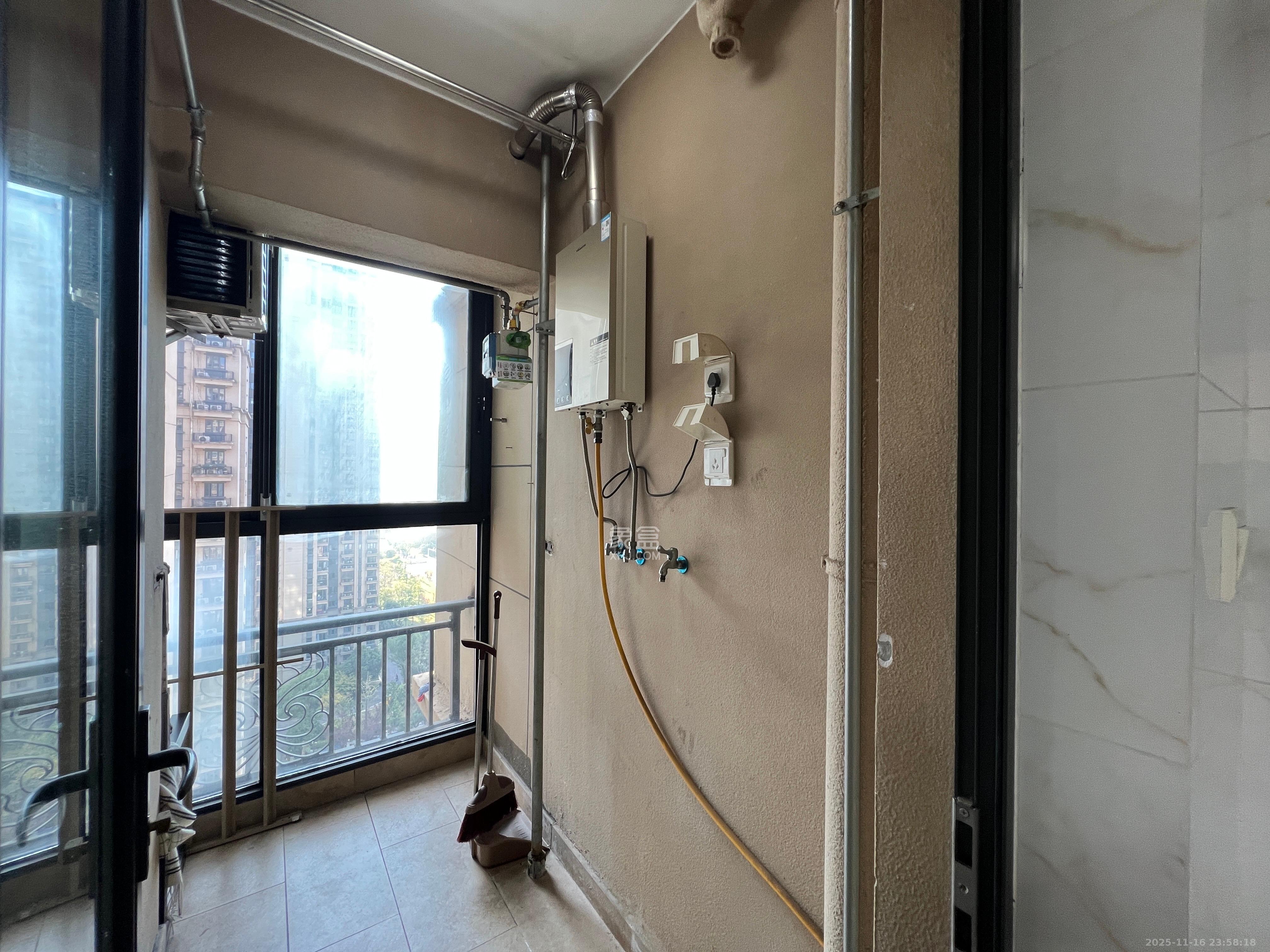 阳光城尚东湾蓝莓苑  2室1厅1卫    2500.0元/月室内图