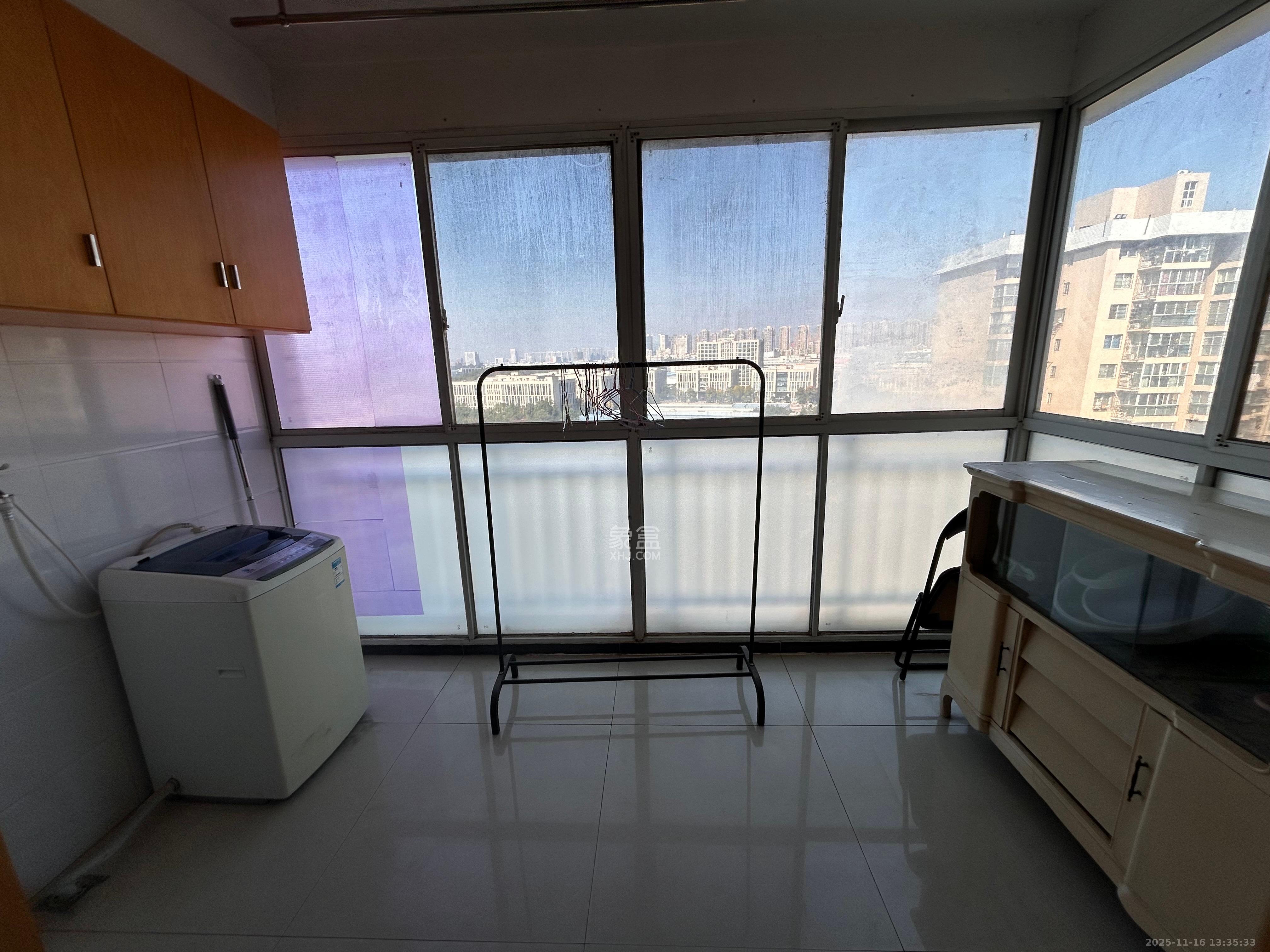 麓谷锦和园  3室2厅1卫    2000.0元/月室内图