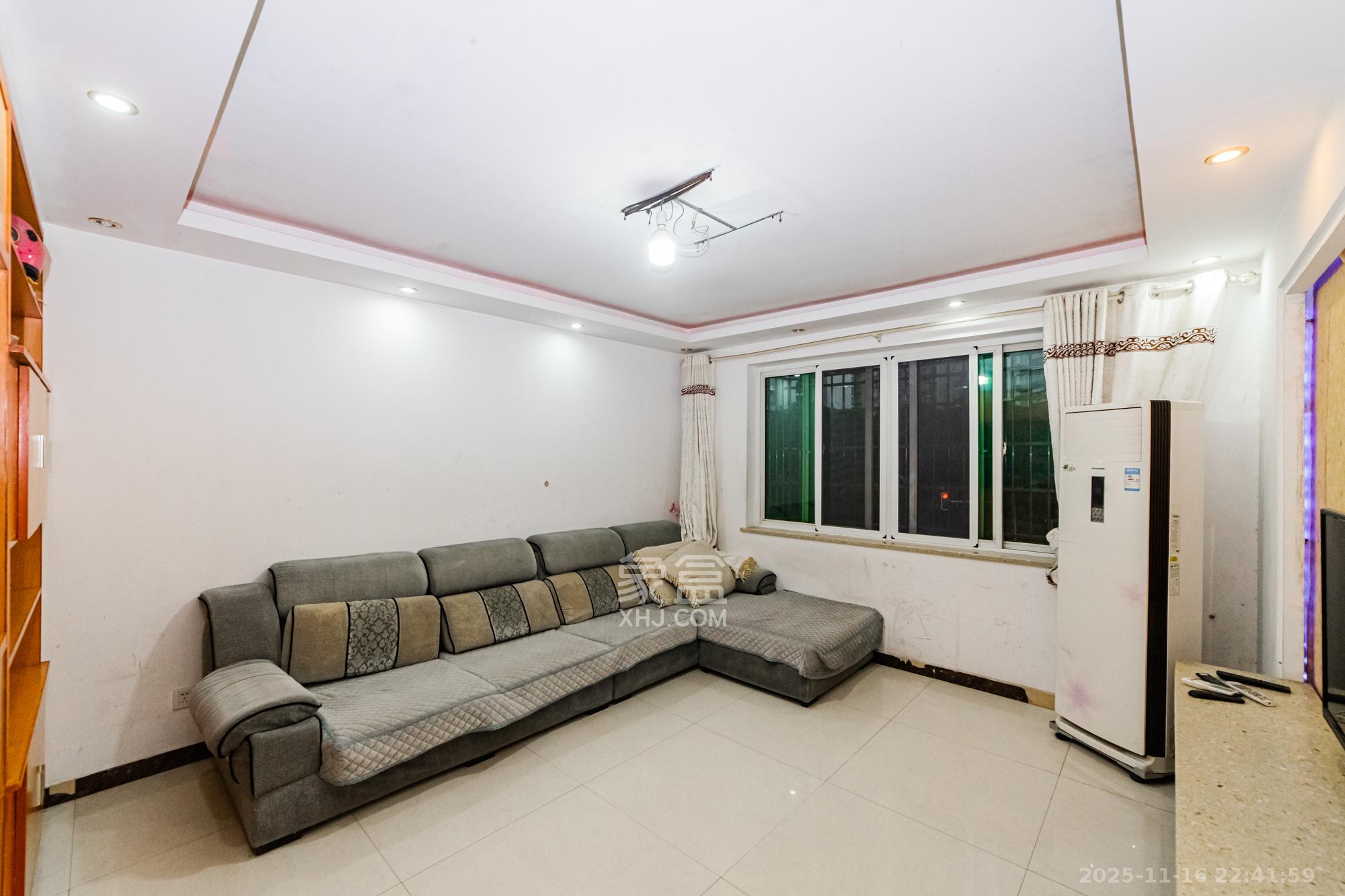 恒鑫澜北湾  3室2厅2卫    80.0万客厅