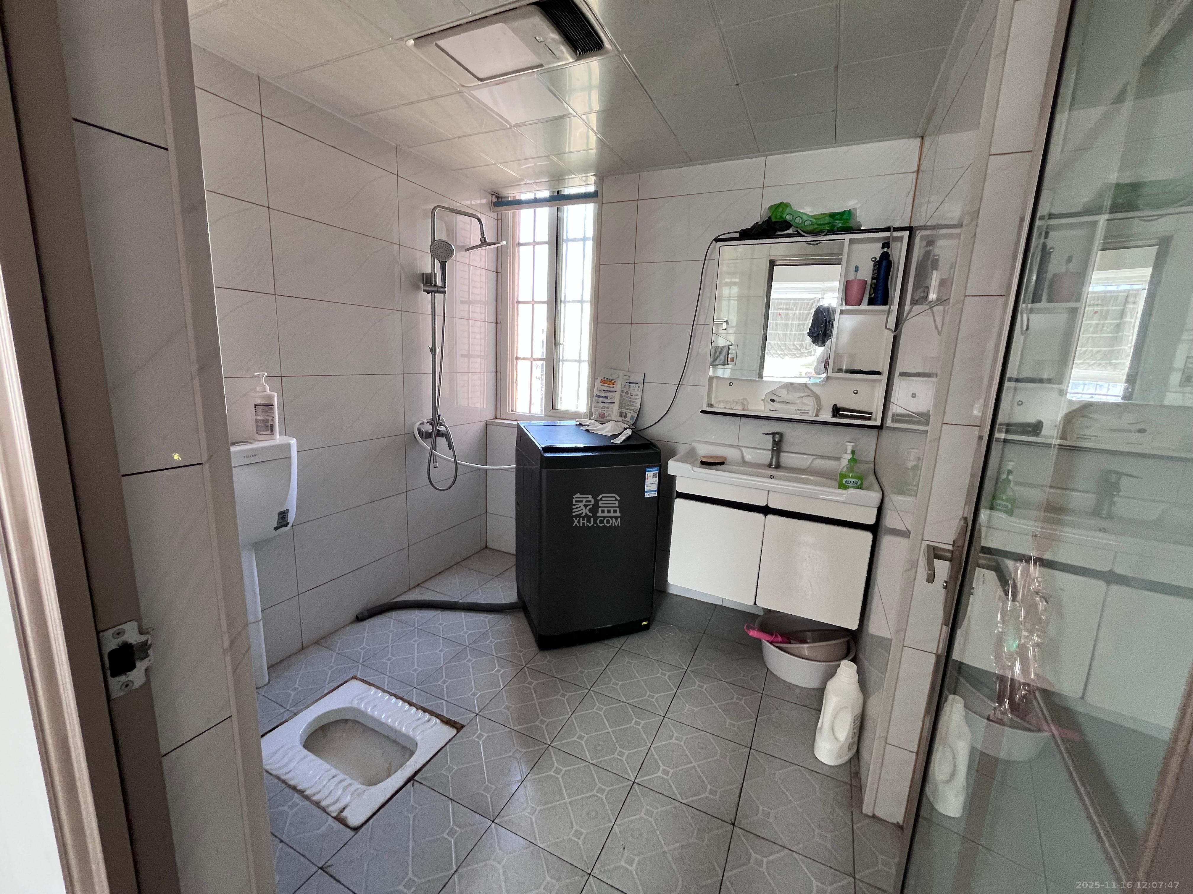 和润园一、二期  3室2厅2卫    2000.0元/月室内图