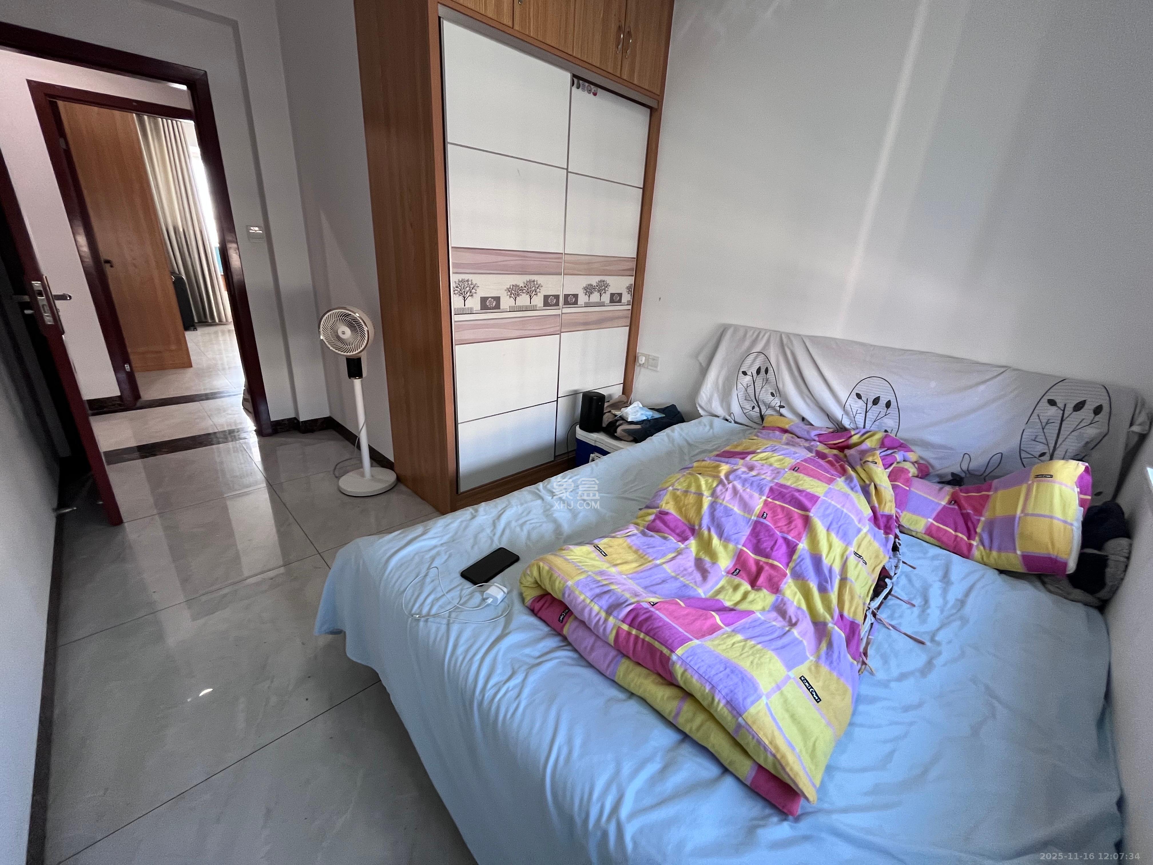 和润园一、二期  3室2厅2卫    2000.0元/月室内图