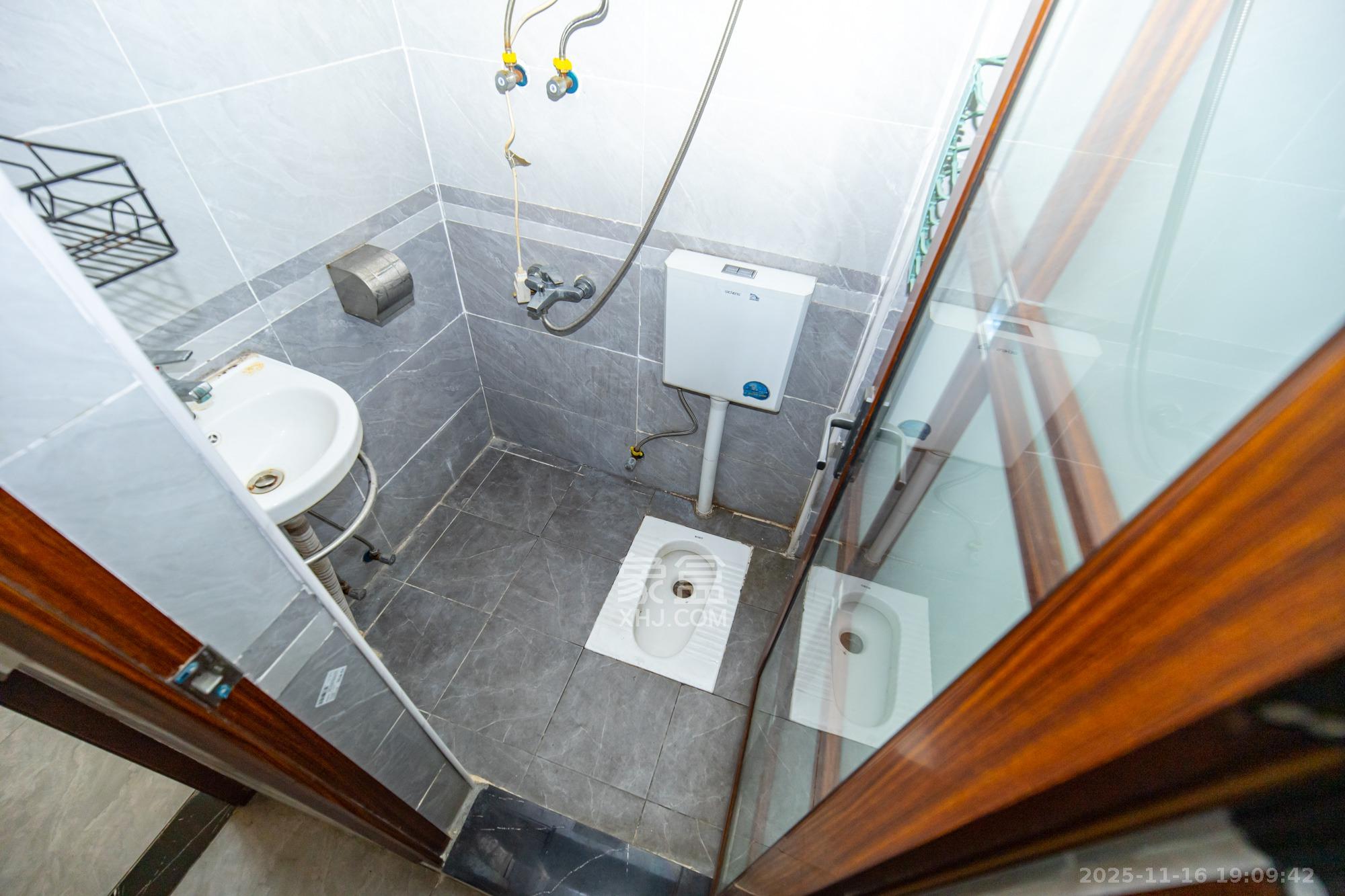 星沙三区 12室6厅12卫 269.8万 星沙三区 12室6厅12卫 269.8万卫生间