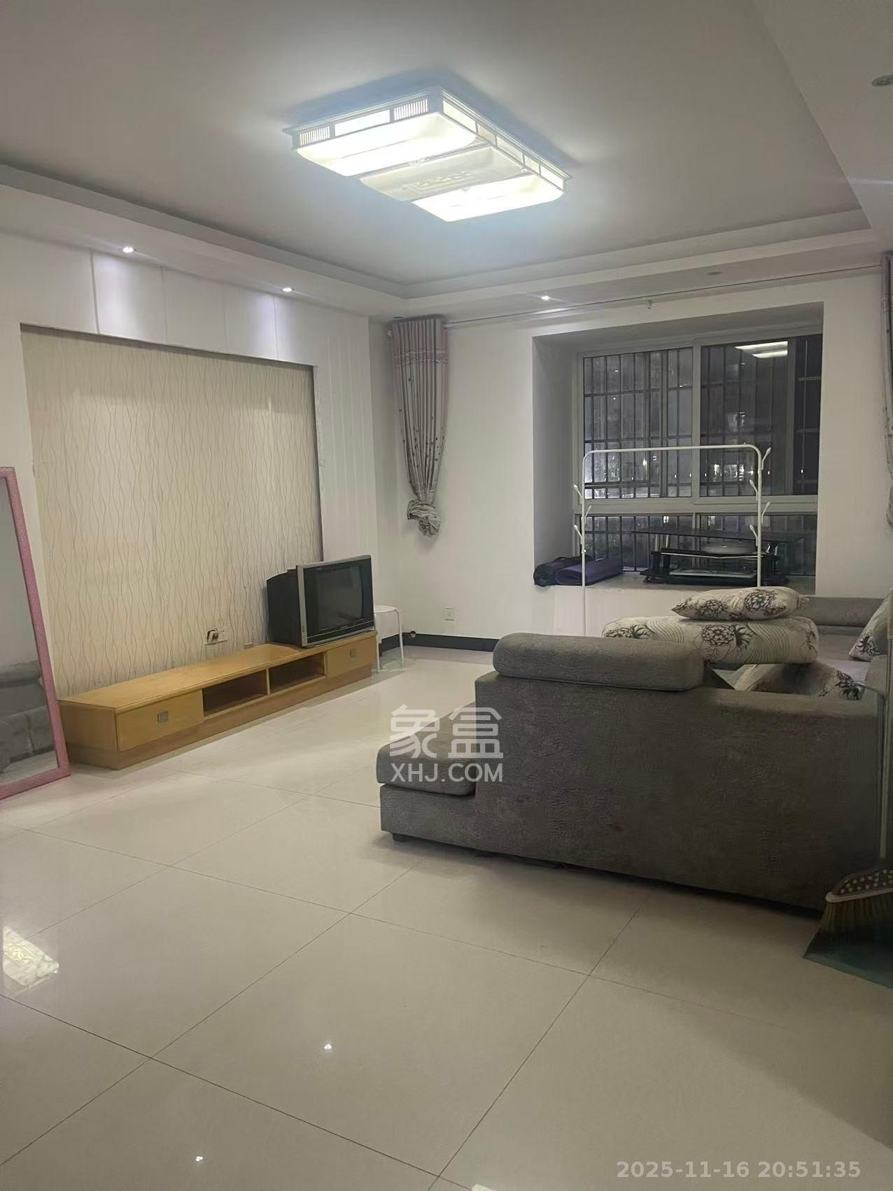 和馨园  1室1厅1卫    2400.0元/月室内图1