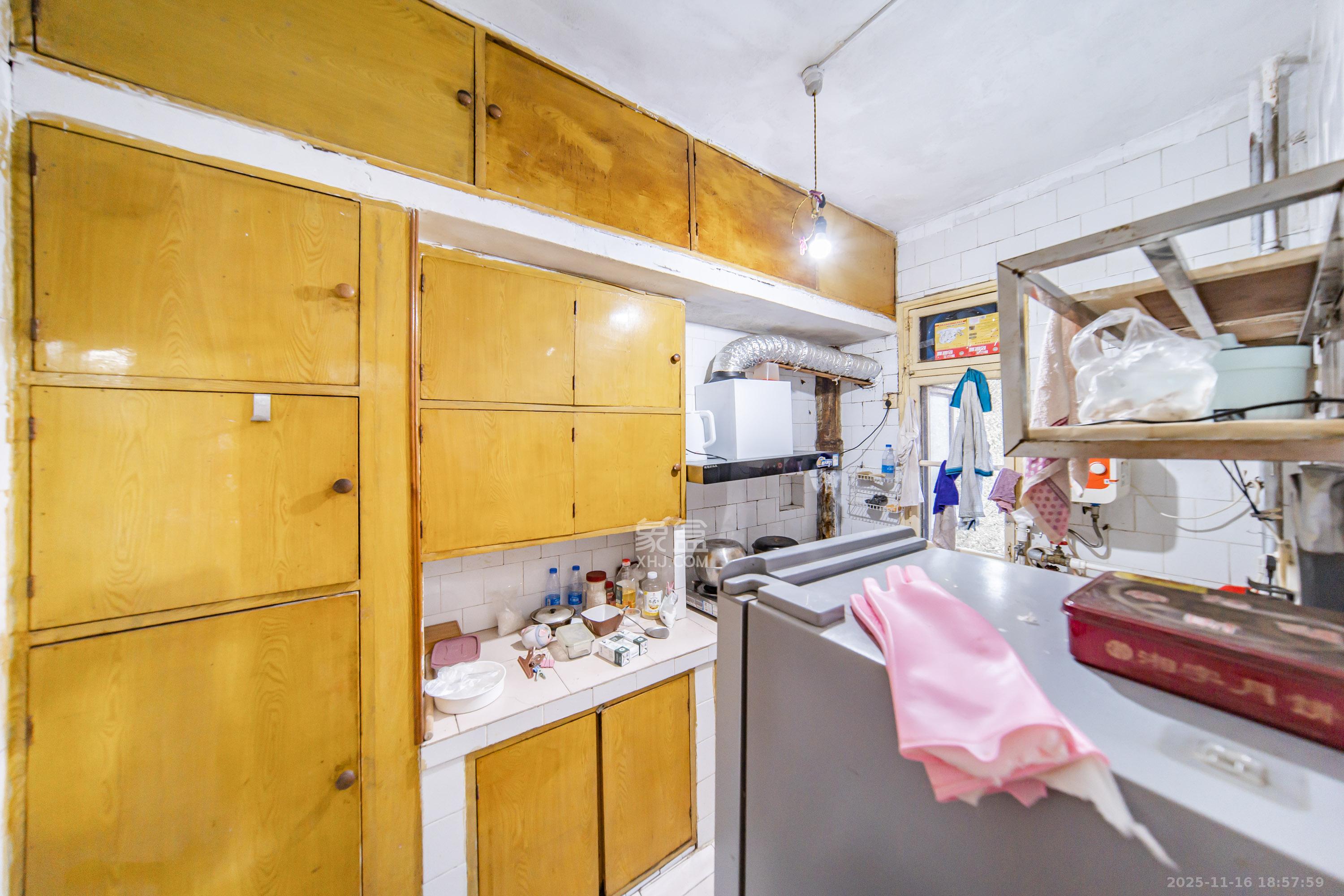 湘雅医学院(湘雅附一北院) 3室2厅1卫 50.0万 湘雅医学院(湘雅附一北院) 3室2厅1卫 50.0万厨房