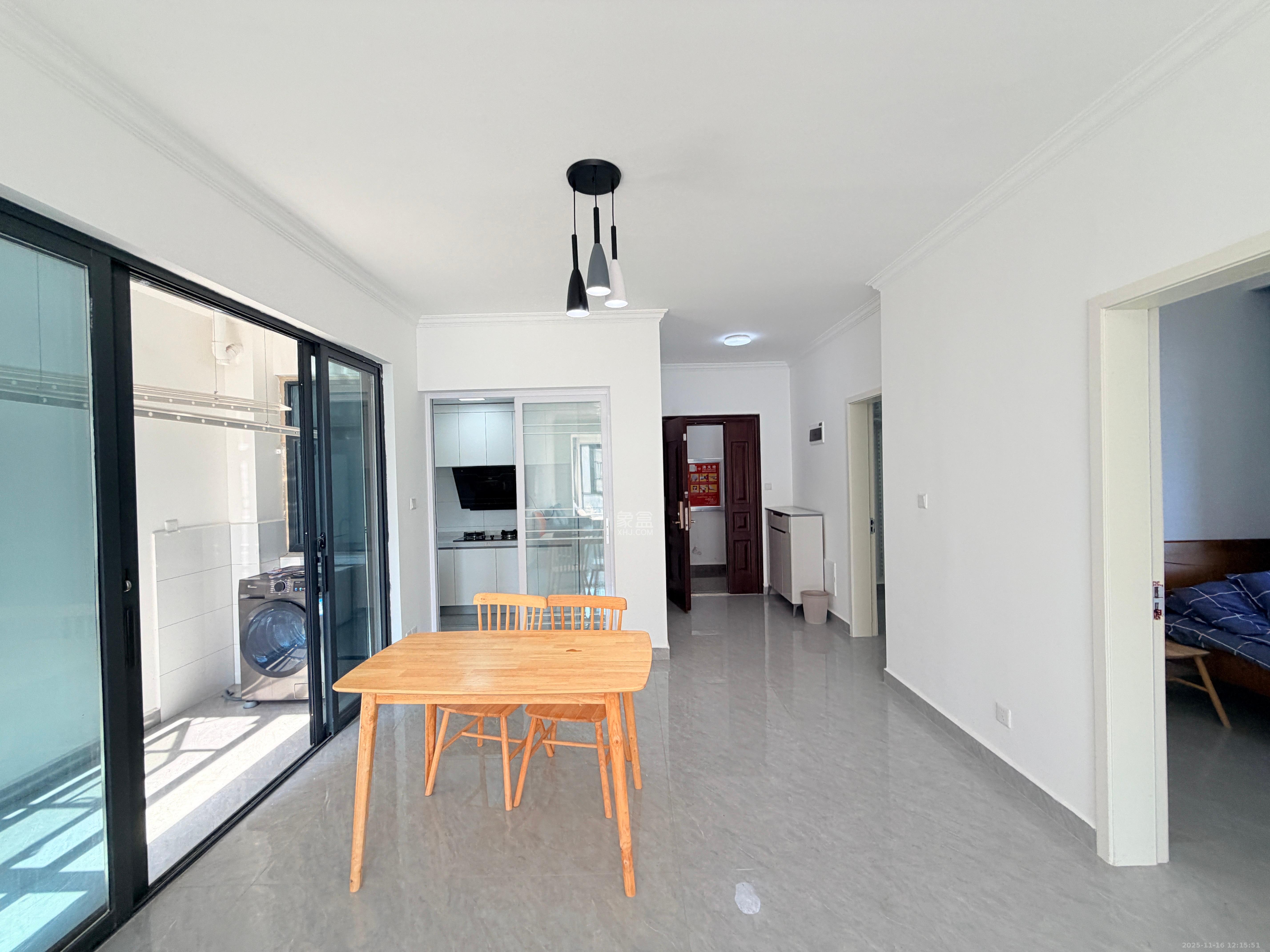 长房东旭国际  3室2厅1卫    2400.0元/月室内图