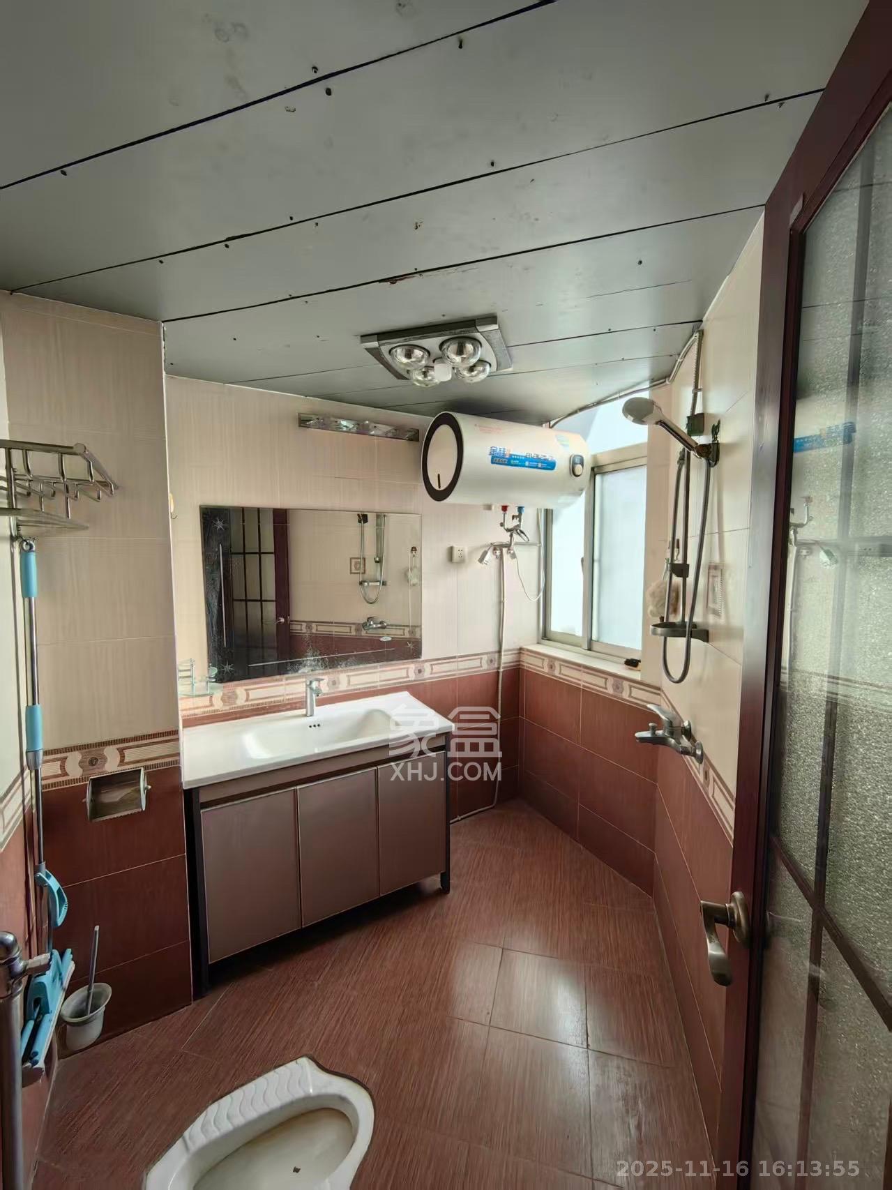 龙柏小区 4室2厅2卫 3200.0元/月 龙柏小区 4室2厅2卫 3200.0元/月室内图