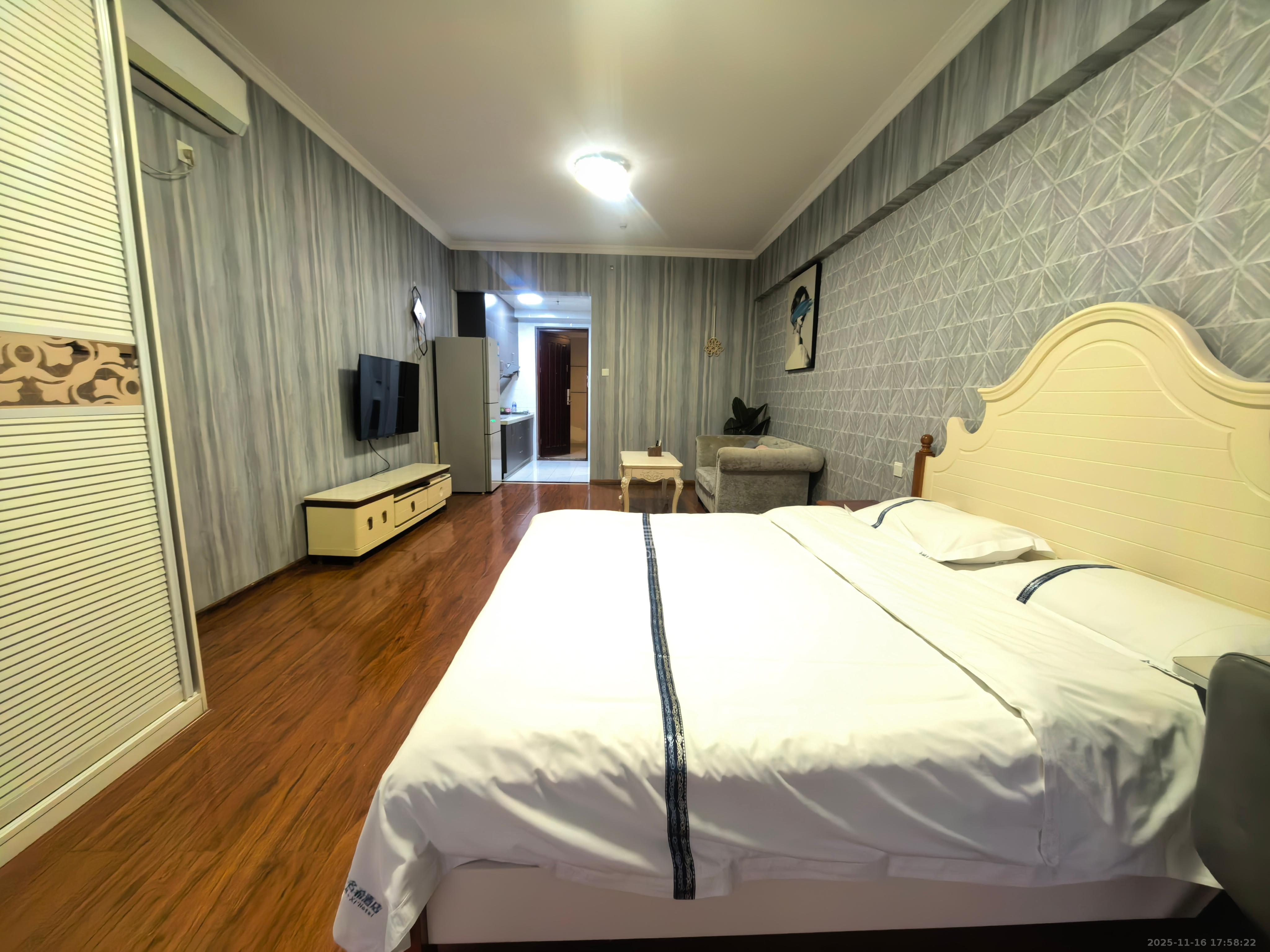 京武浪琴山一、二期  1室1厅1卫    1900.0元/月室内图