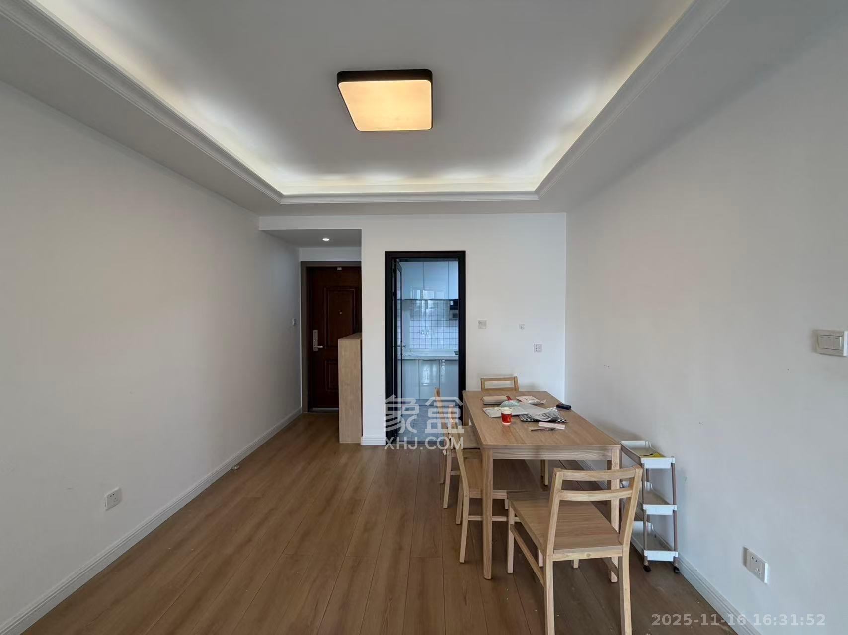 保利国际广场  3室2厅2卫    4000.0元/月