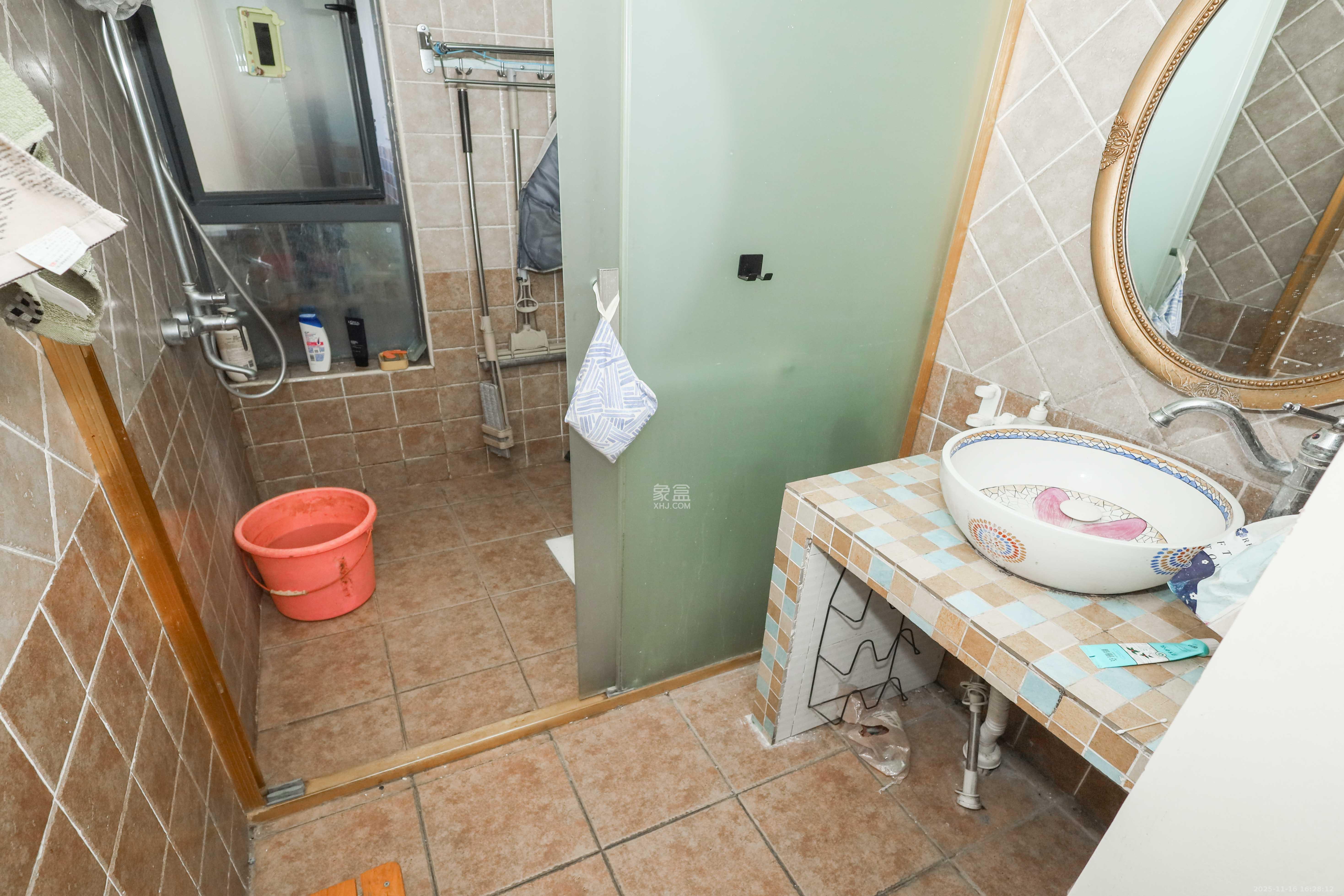 保利麓谷林语C区  4室2厅1卫    120.0万卫生间