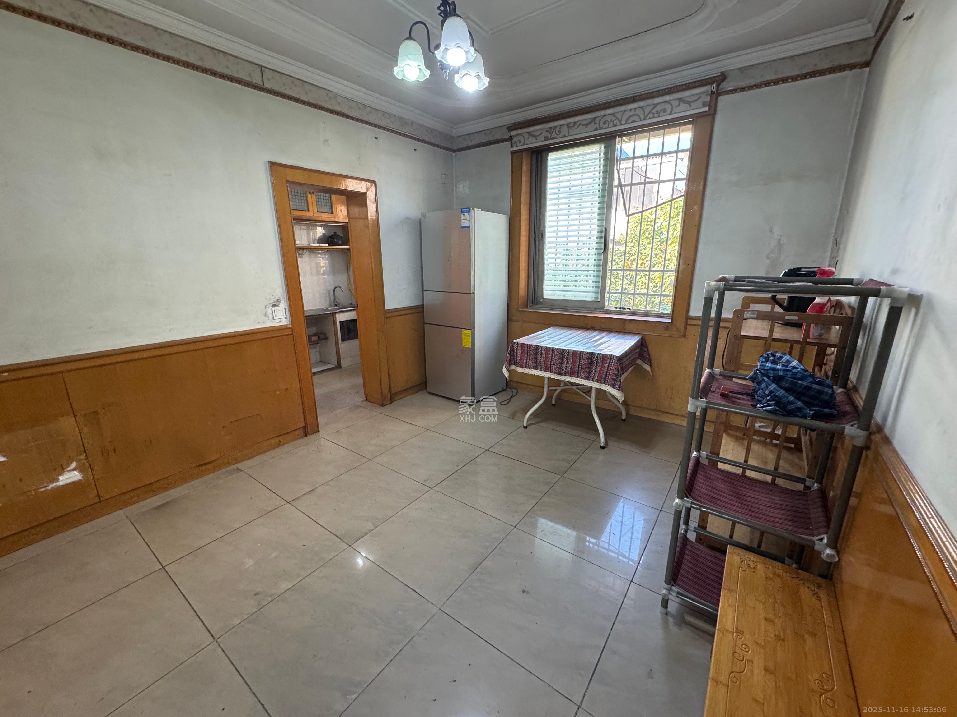 荷花园邮政物流公司单位宿舍  2室1厅1卫    1300.0元/月室内图