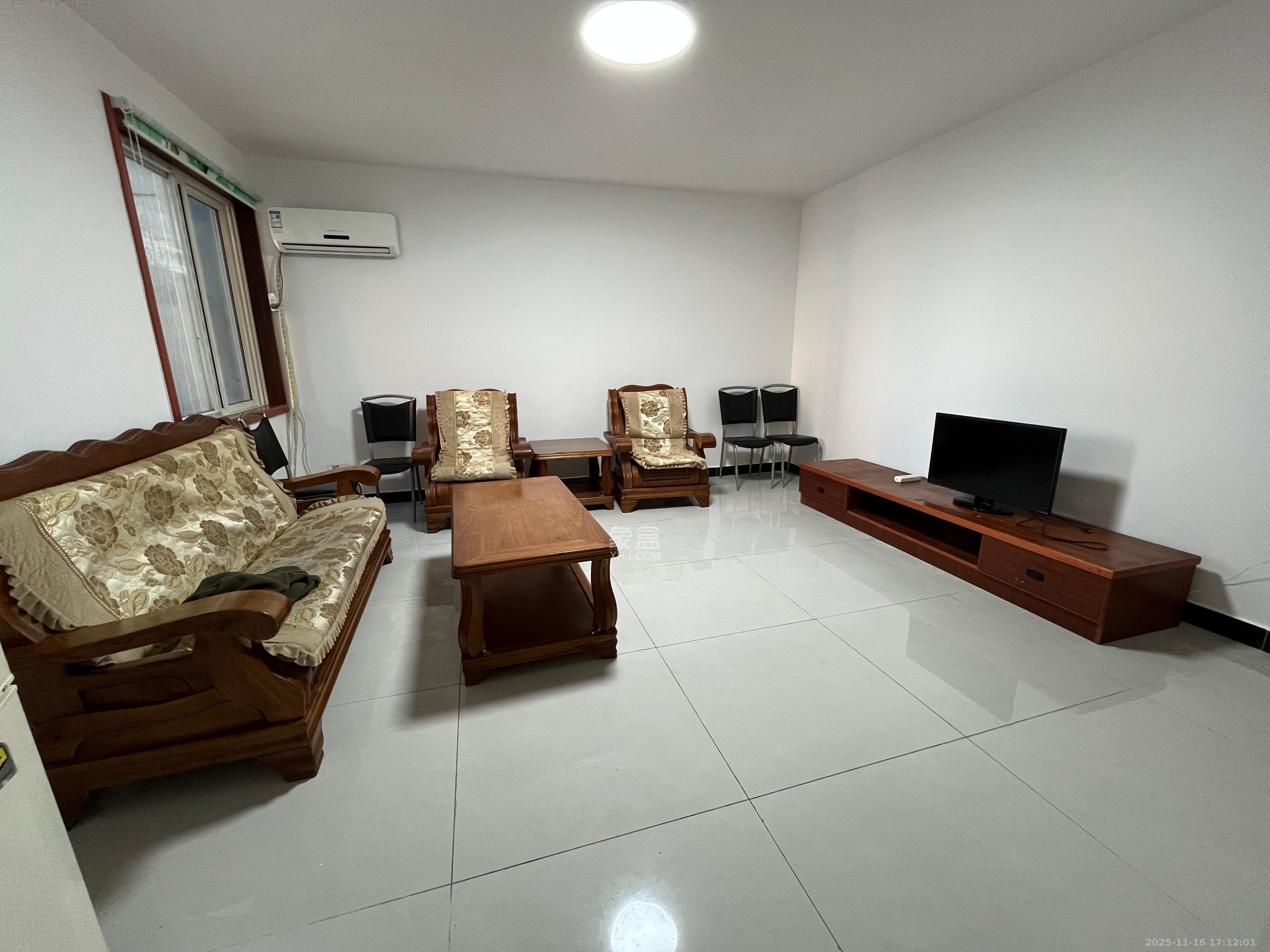 华韵07  1室1厅1卫    1900.0元/月