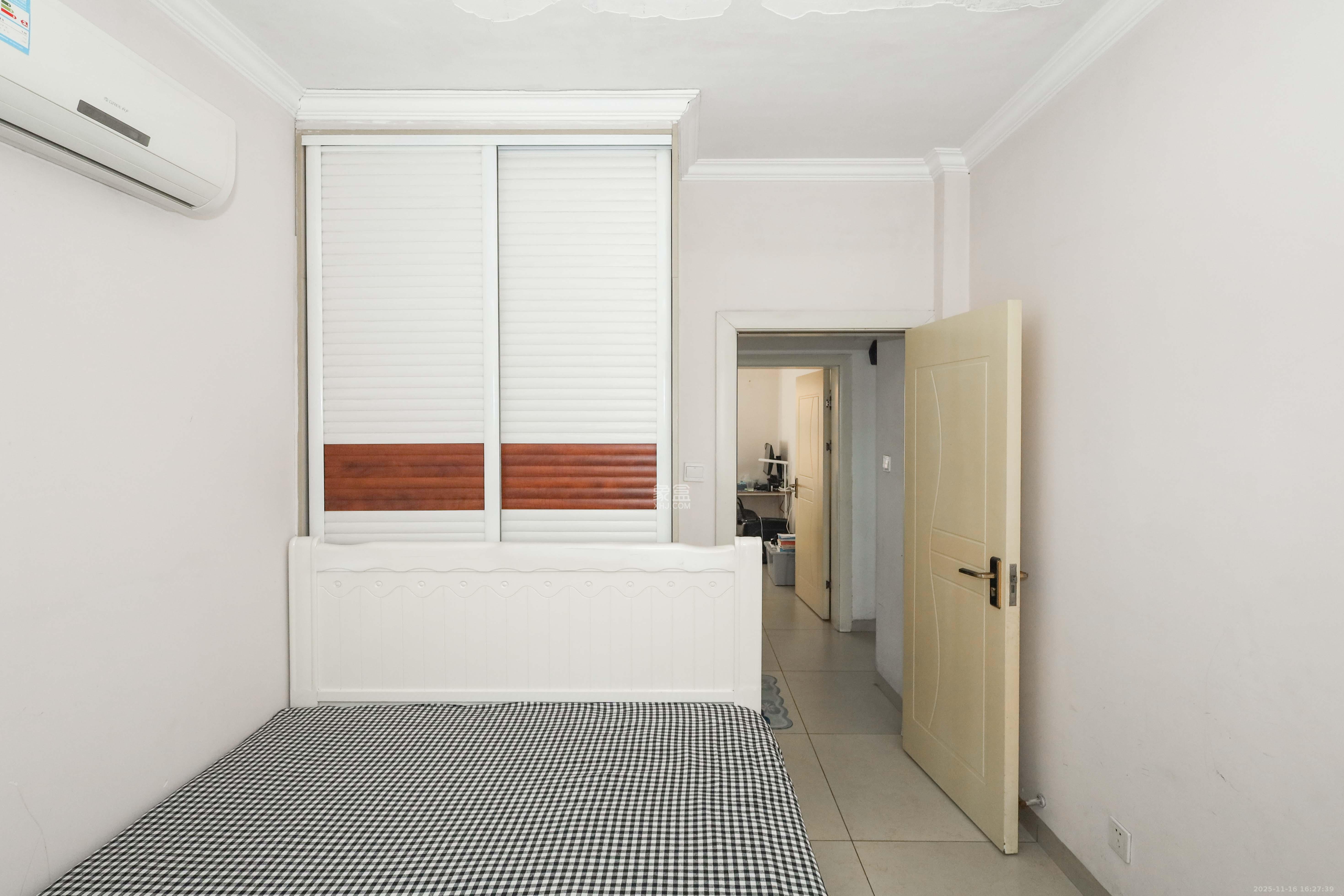 保利麓谷林语E区  3室2厅1卫    63.0万卧室