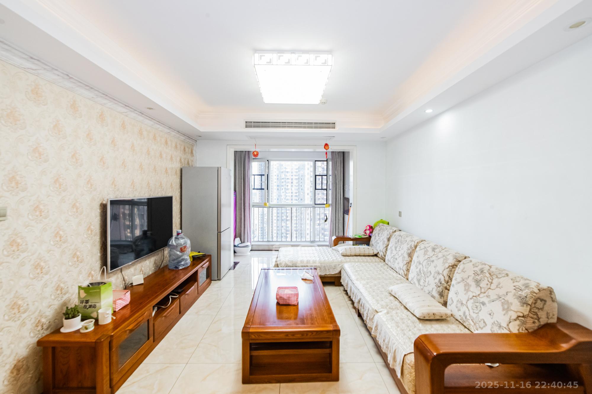 北辰三角洲E6区 3室1厅1卫 135.0万 北辰三角洲E6区 3室1厅1卫 135.0万客厅