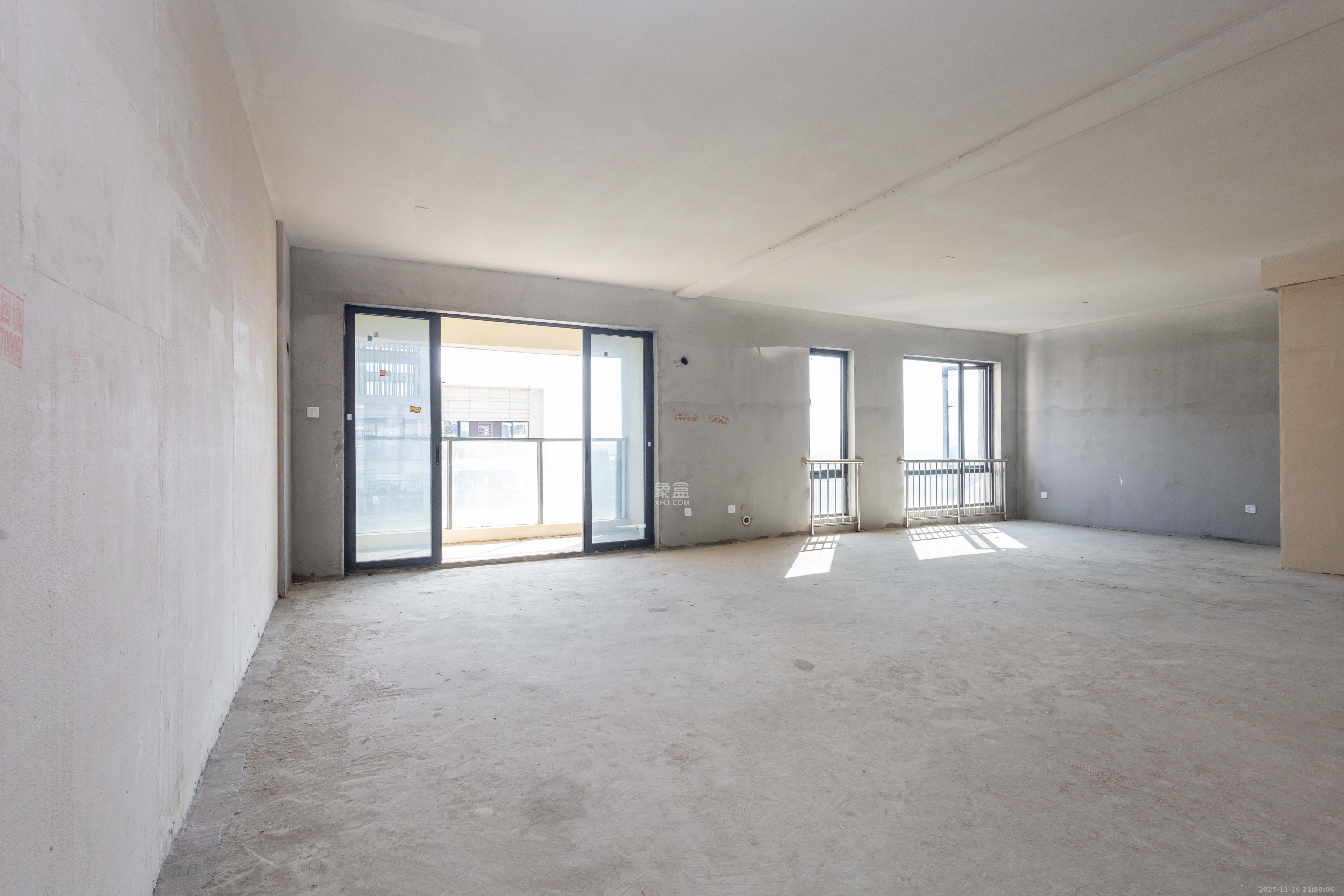 中信城开东宸上品 1室0厅0卫 205.0万 中信城开东宸上品 1室0厅0卫 205.0万客厅