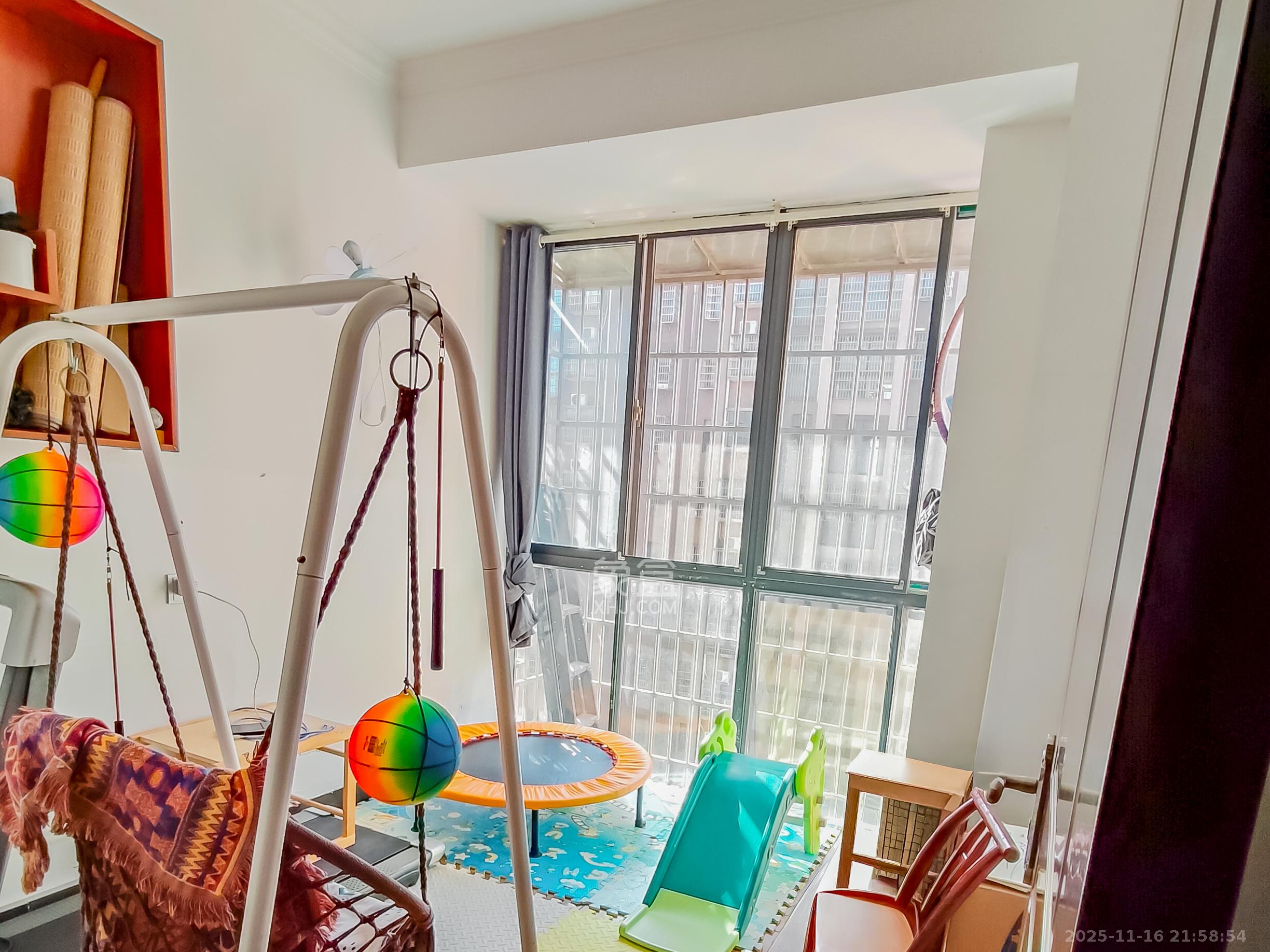 岸芷汀兰  4室2厅2卫    70.0万卧室