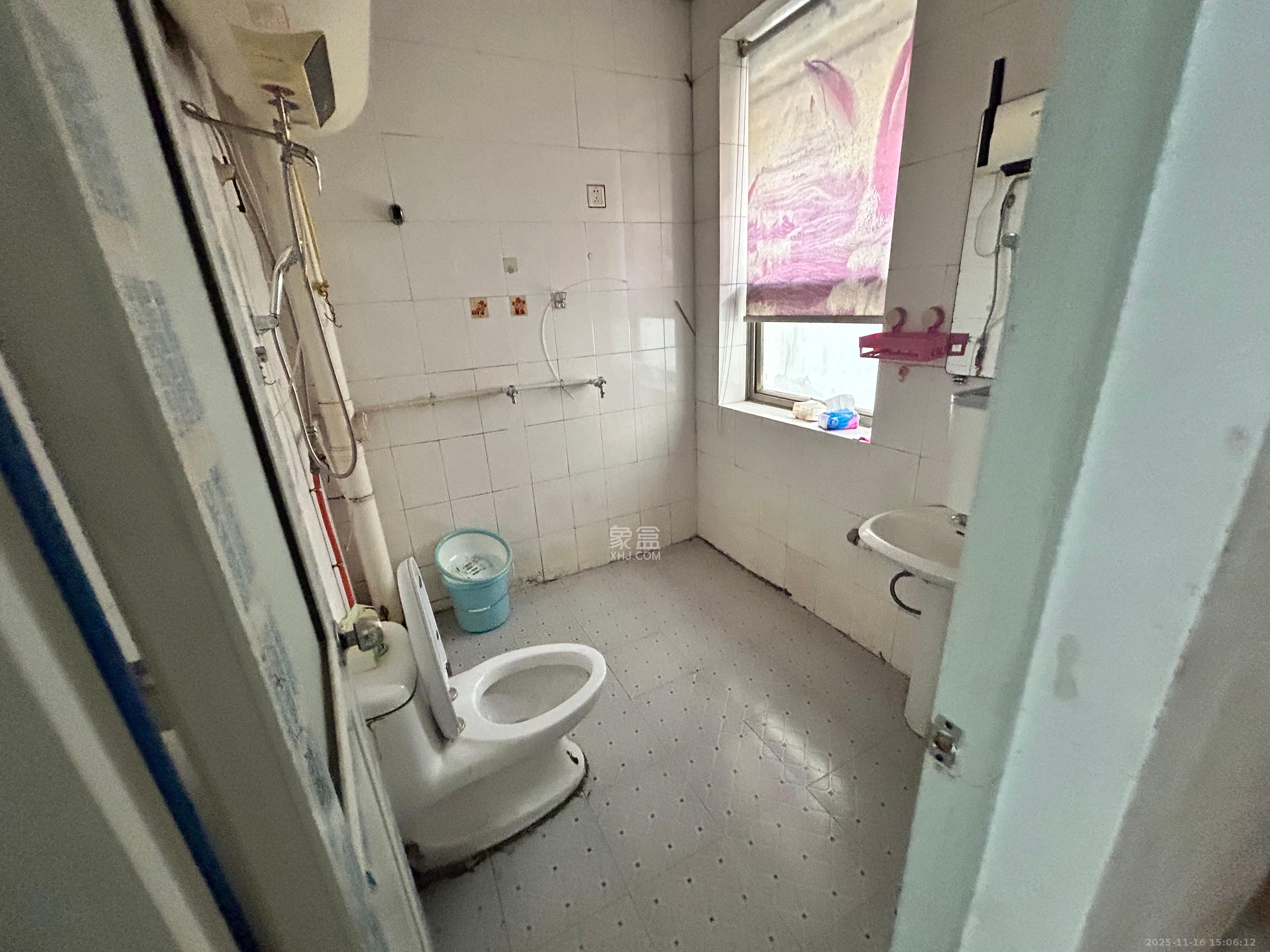 芙蓉公寓 1室2厅2卫 2500.0元/月 芙蓉公寓 1室2厅2卫 2500.0元/月室内图