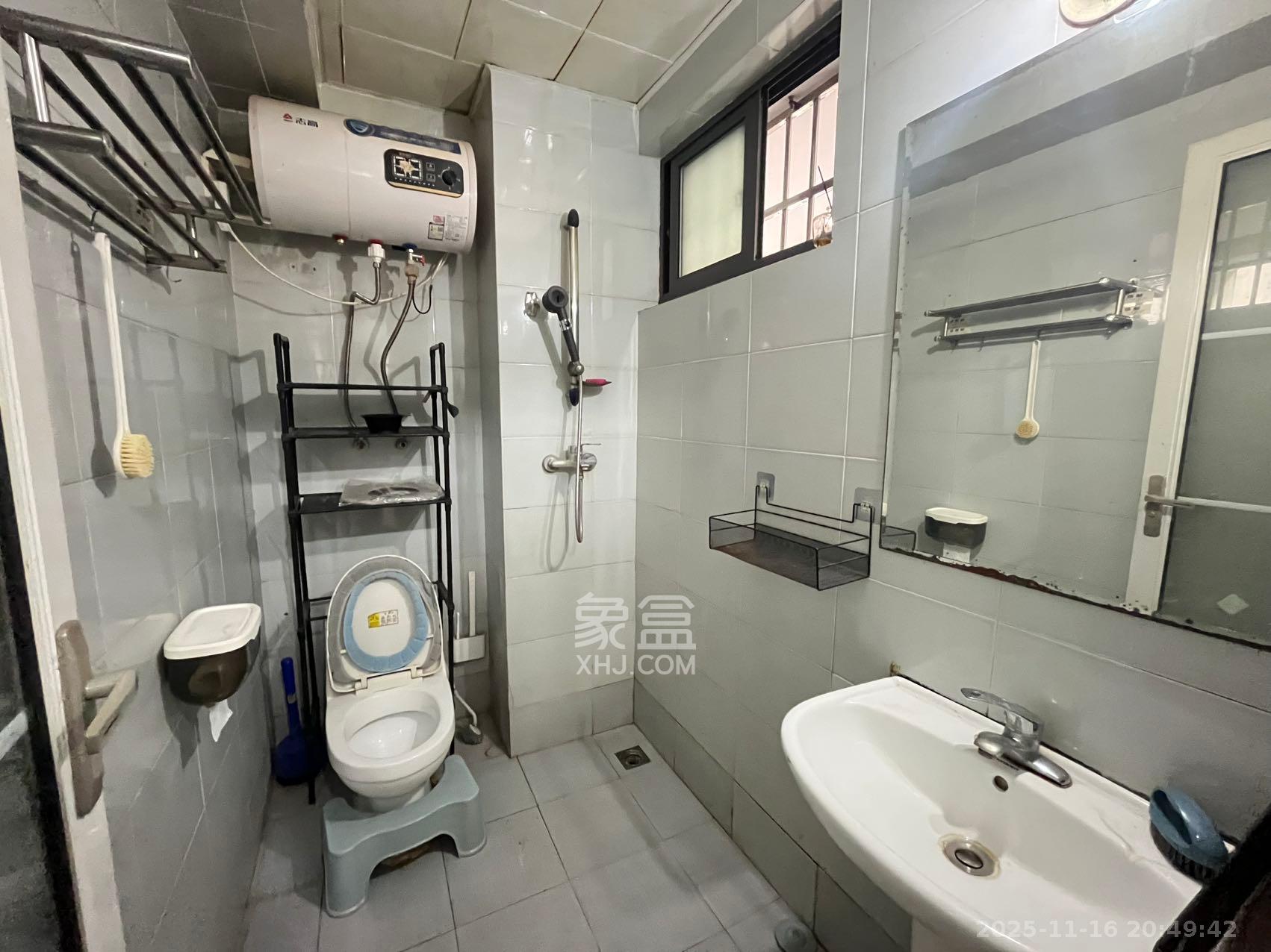 阳光100二期  1室1厅1卫    1300.0元/月室内图