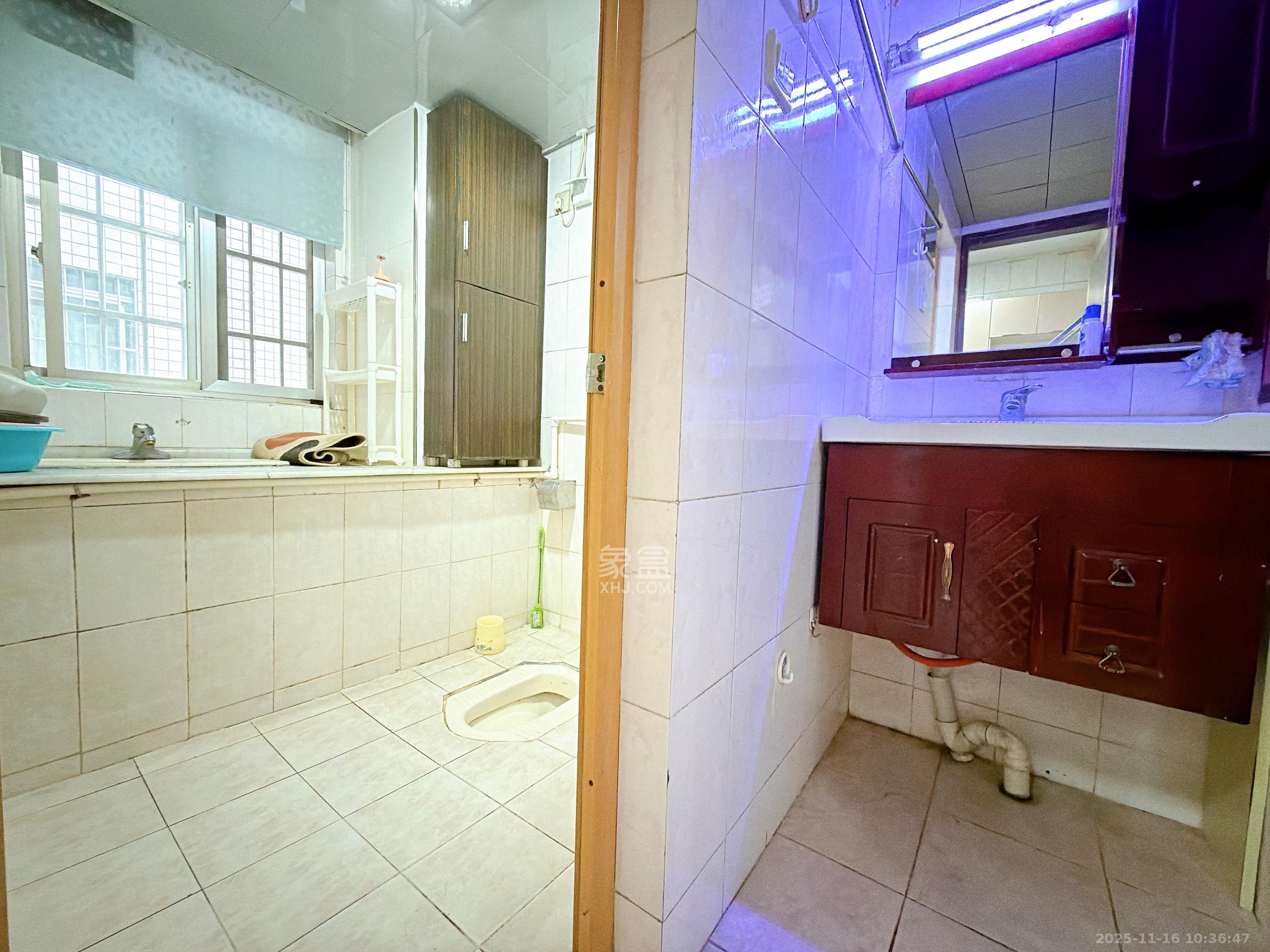 湖南日报宿舍 3室2厅1卫 3500.0元/月 湖南日报宿舍 3室2厅1卫 3500.0元/月室内图