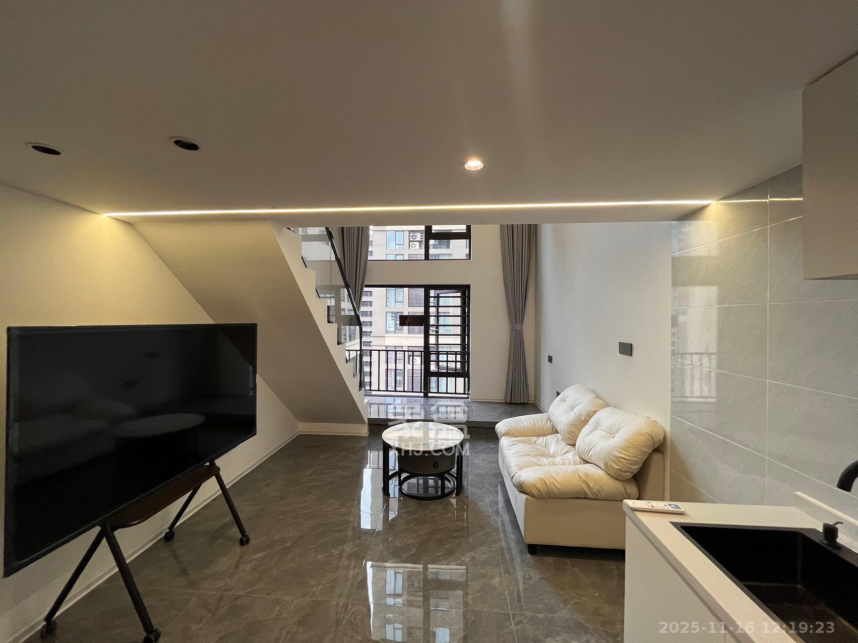 卓越江岸  1室1厅1卫    2500.0元/月室内图