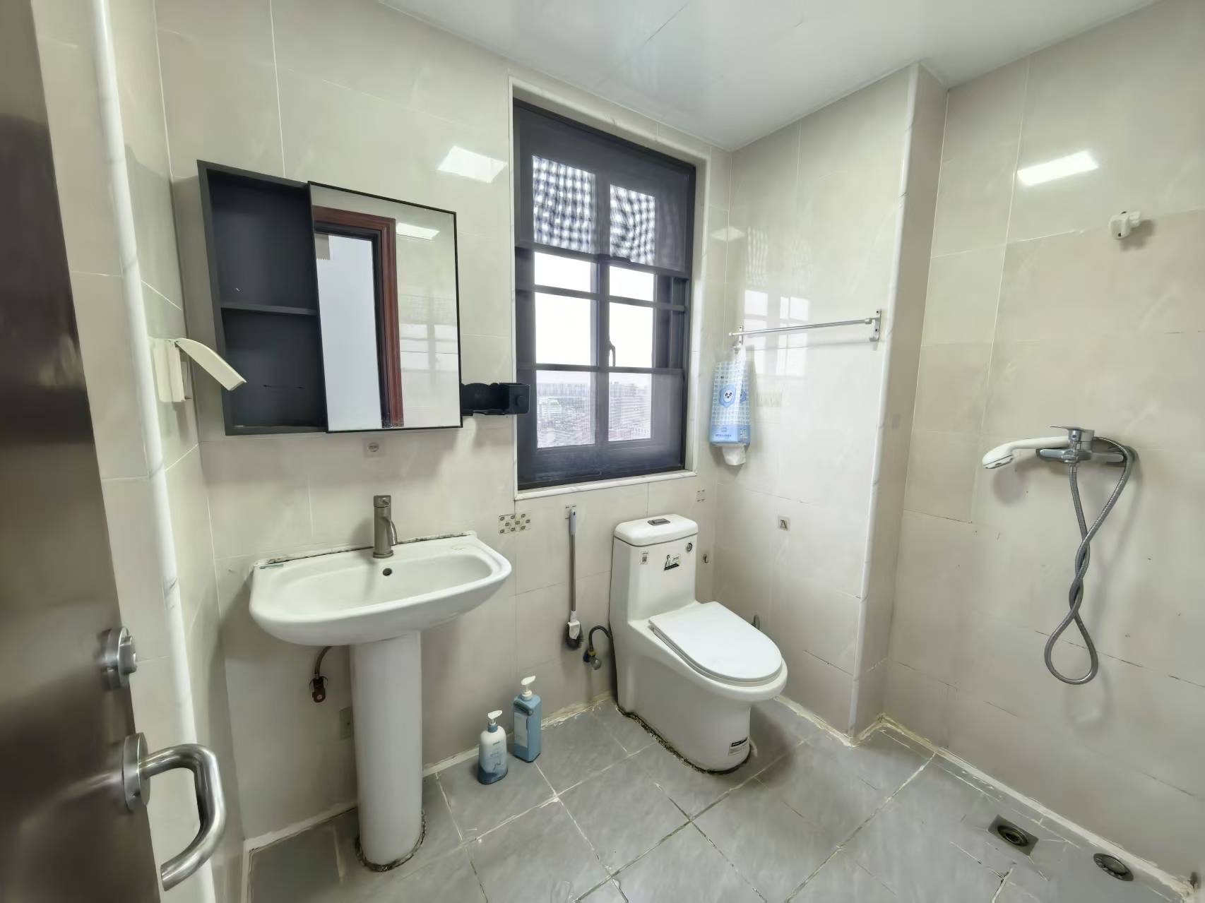 中交夏瑶雅苑 3室2厅1卫 2800.0元/月 中交夏瑶雅苑 3室2厅1卫 2800.0元/月室内图