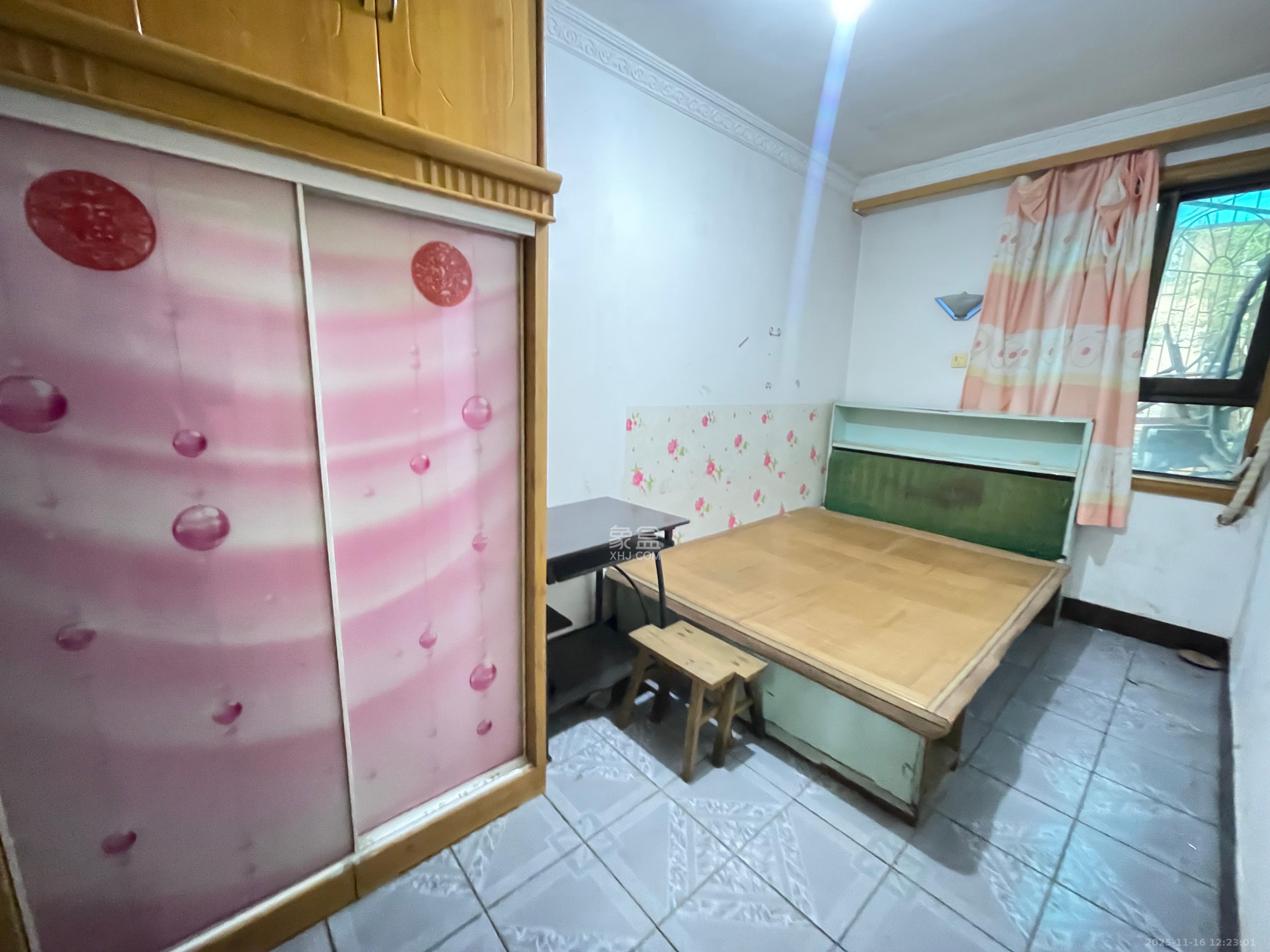 红旗区二片  1室1厅1卫    1200.0元/月室内图