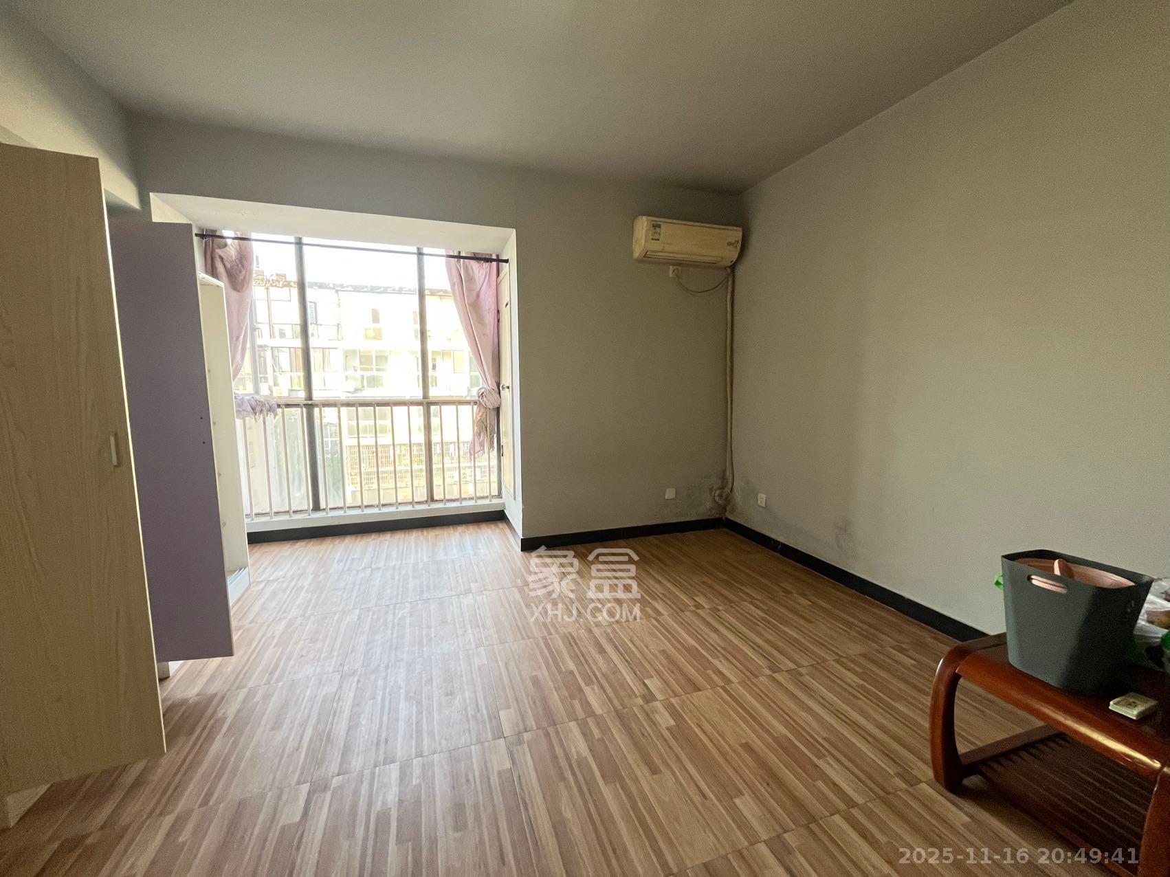 阳光100二期  1室1厅1卫    1300.0元/月