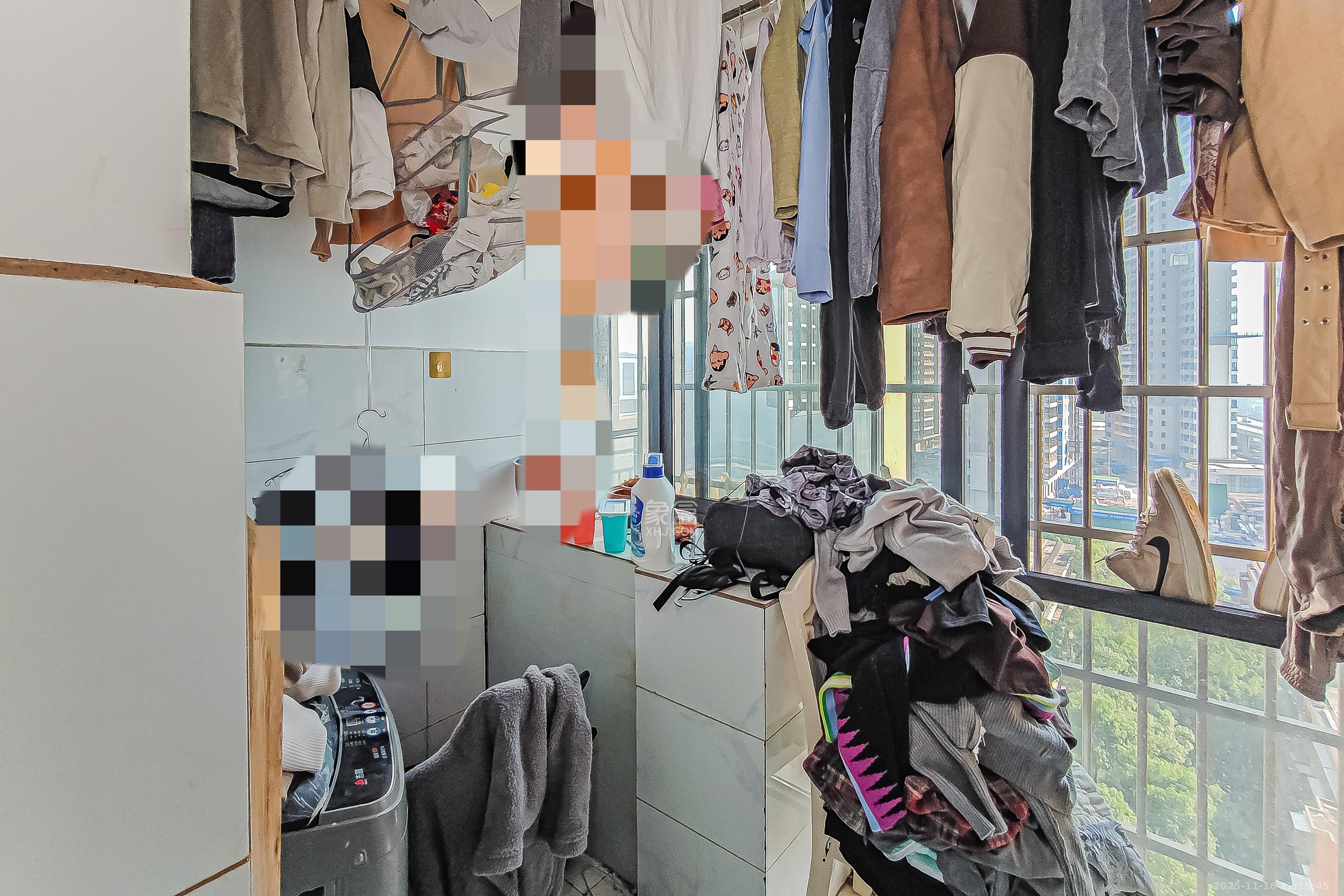 江南华府  3室2厅1卫    90.0万其他