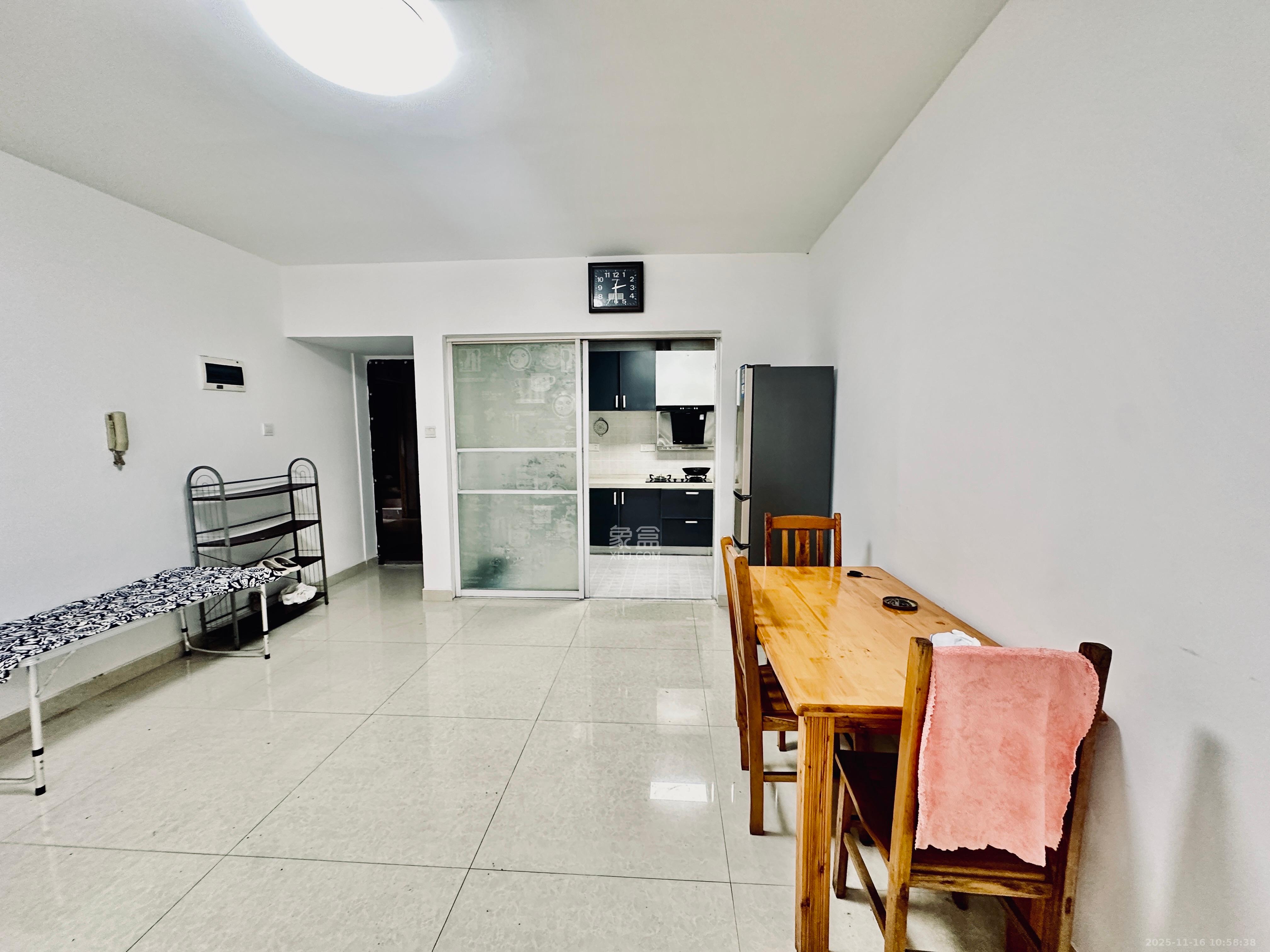 诚兴园  3室2厅2卫    2000.0元/月室内图