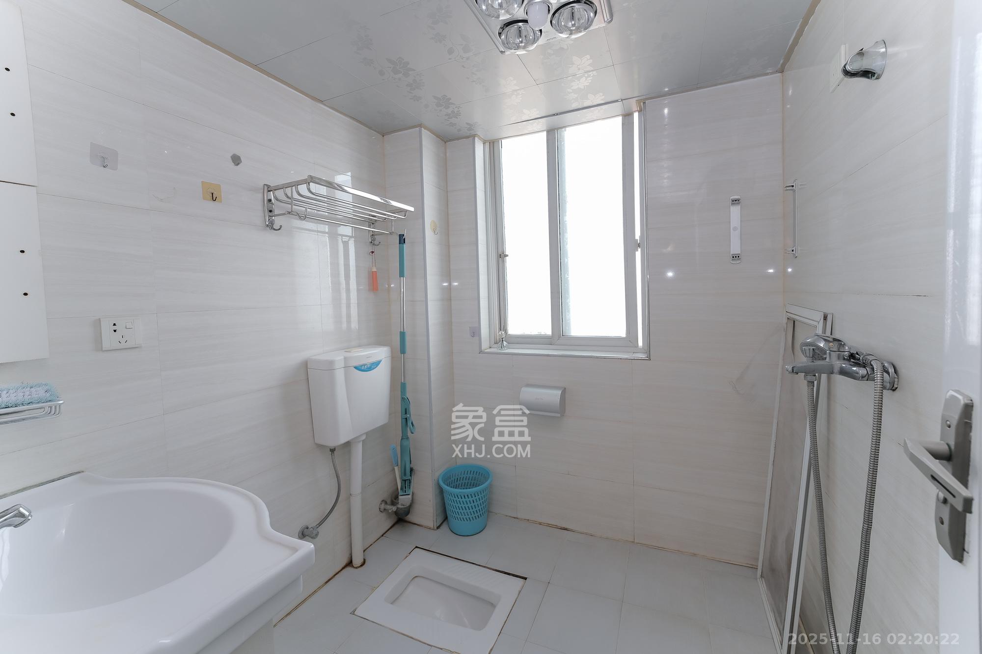 世景华庭 2室2厅1卫 42.8万 世景华庭 2室2厅1卫 42.8万卫生间