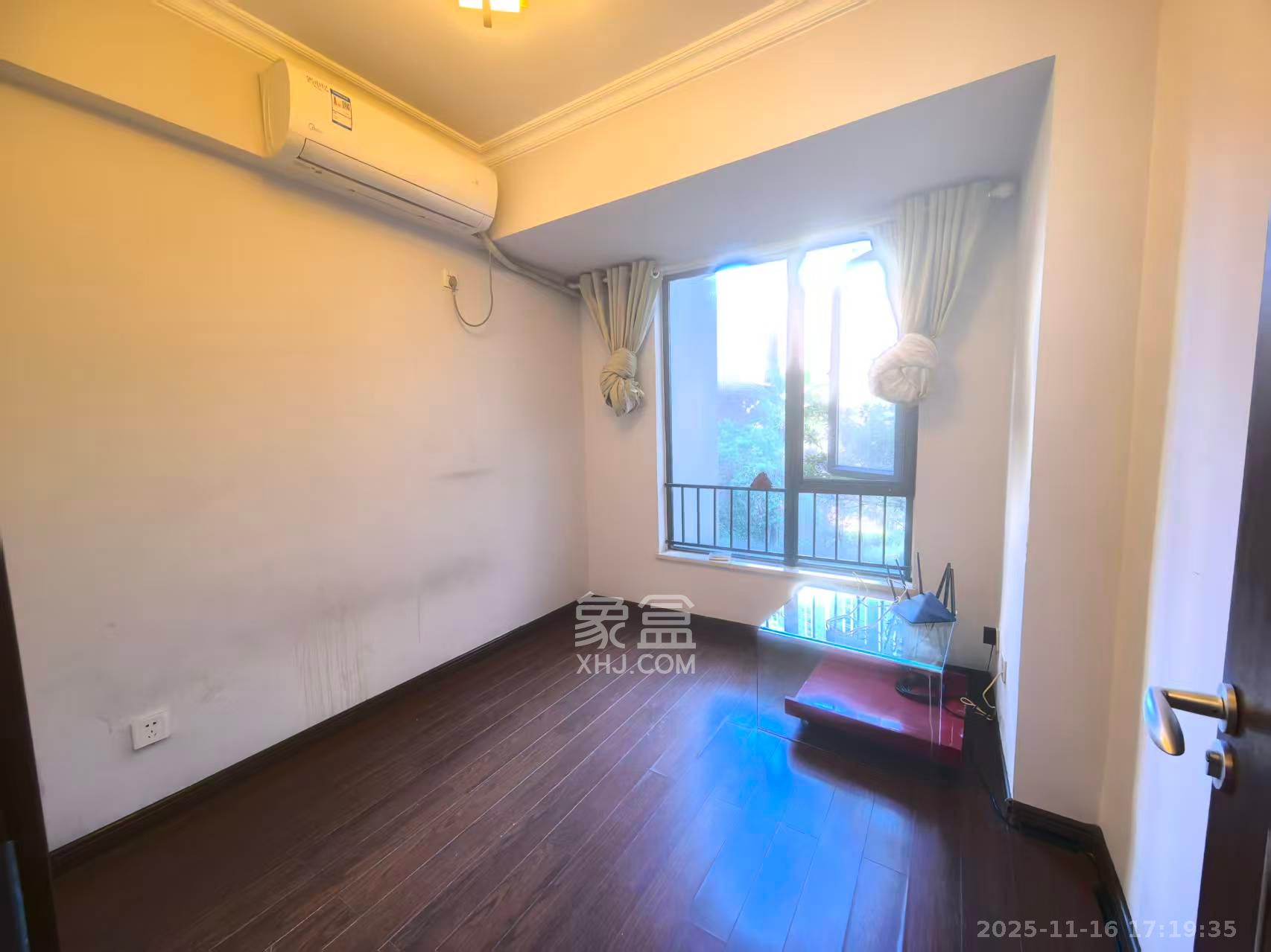 万科城  3室2厅2卫    2500.0元/月室内图