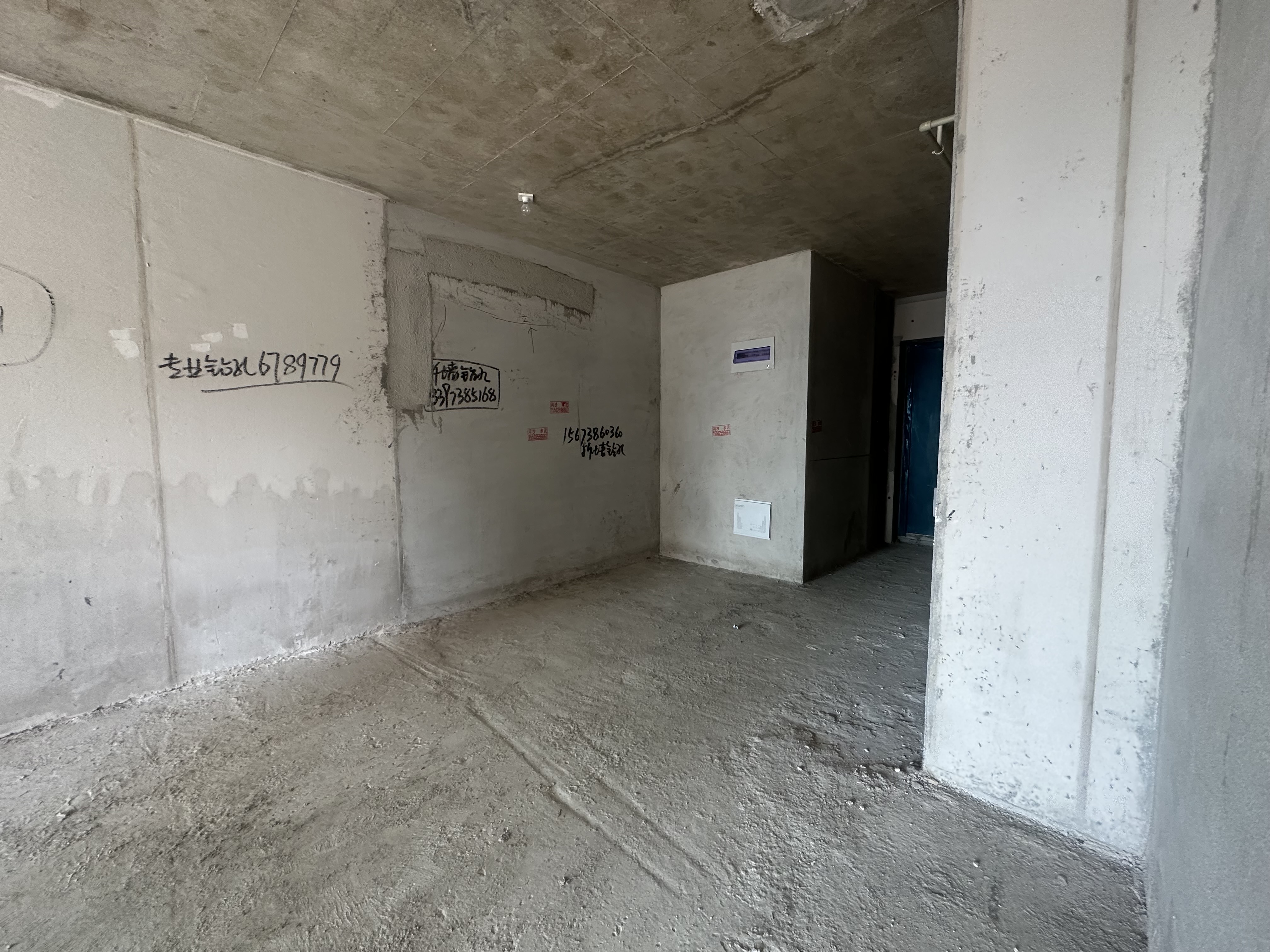 吾悦广场 3室2厅2卫 68.0万 吾悦广场 3室2厅2卫 68.0万客厅