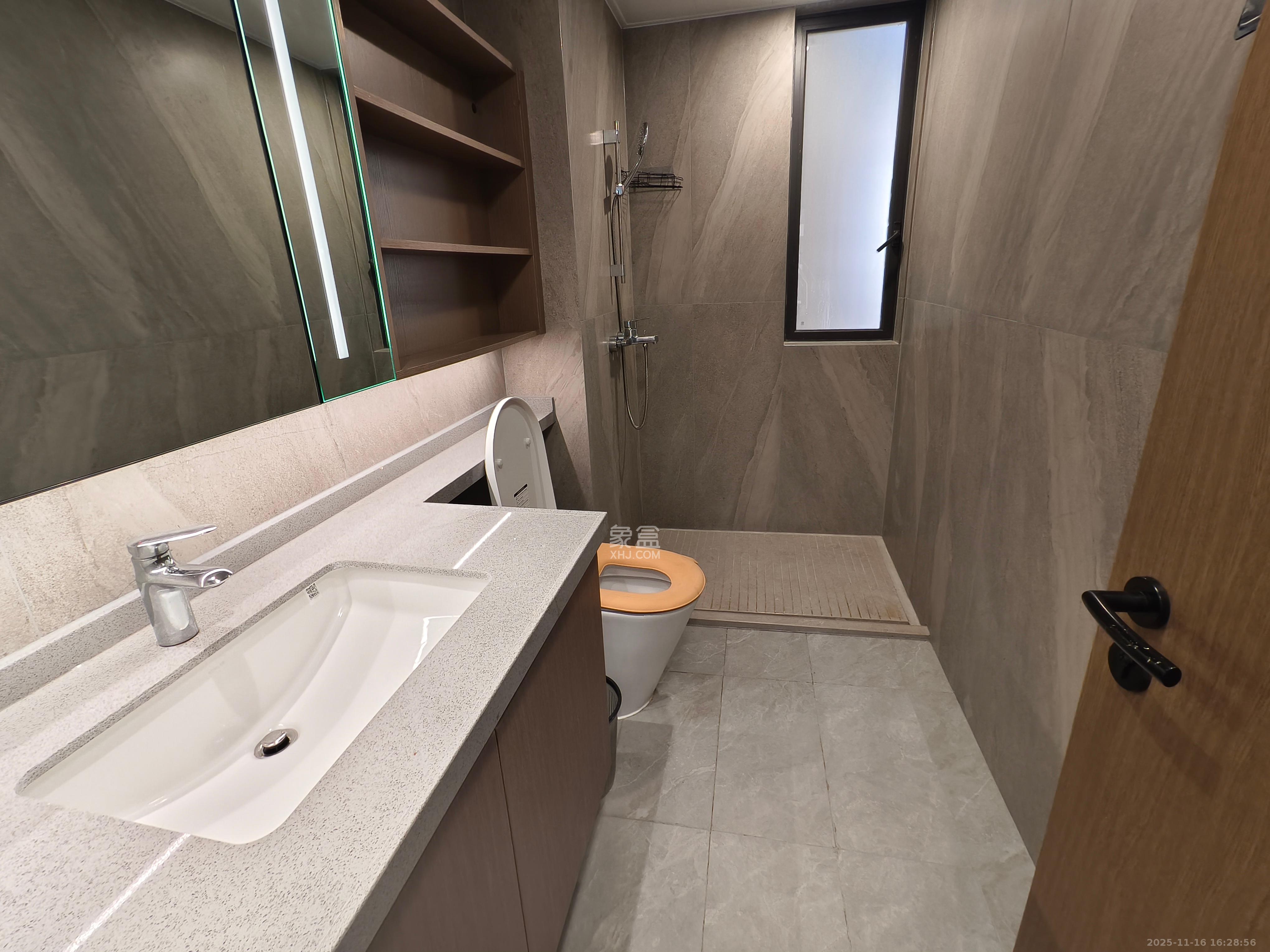 金地都会风華  3室2厅2卫    2800.0元/月室内图