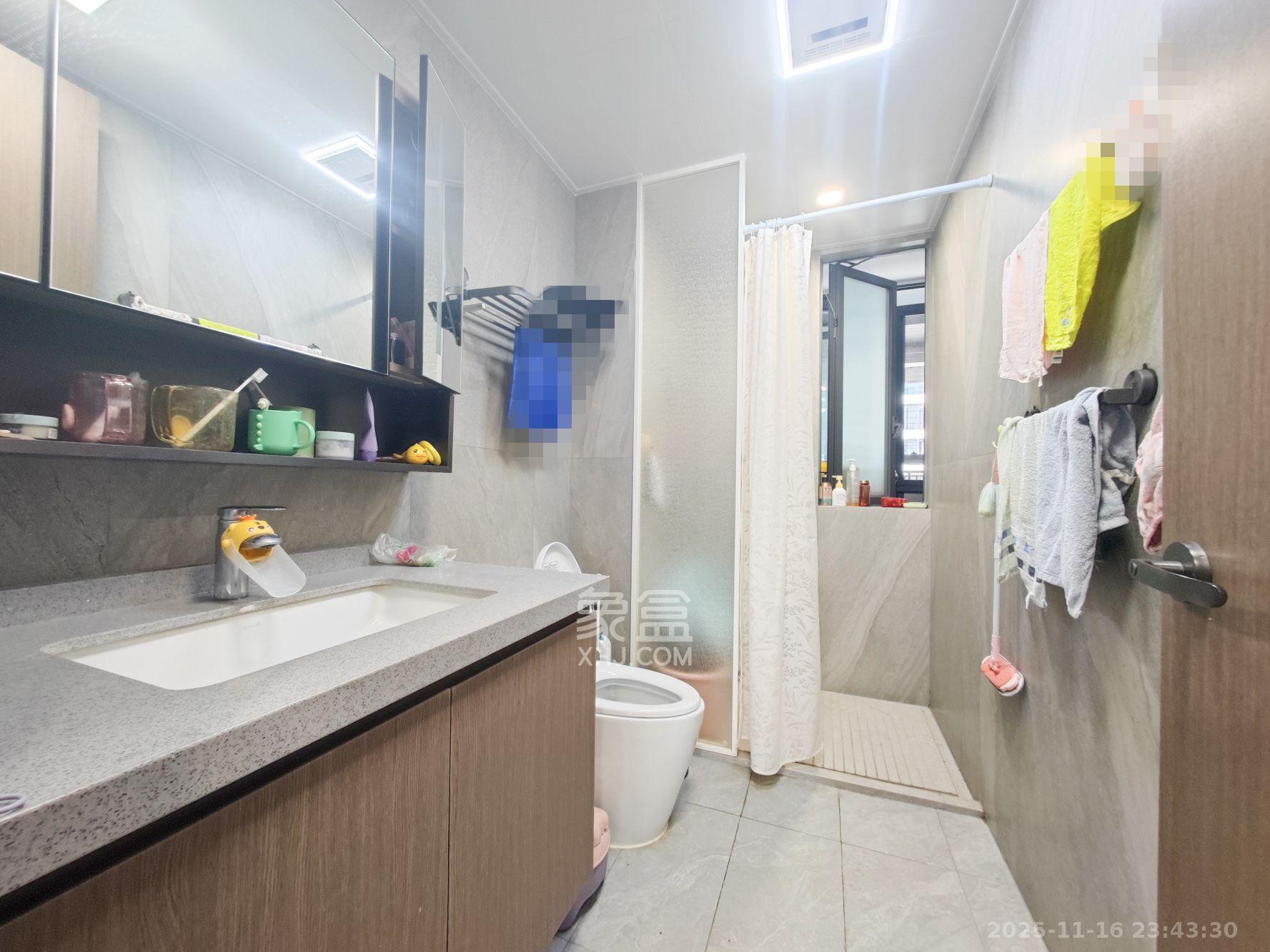 金地都会风華  3室2厅2卫    138.0万卫生间