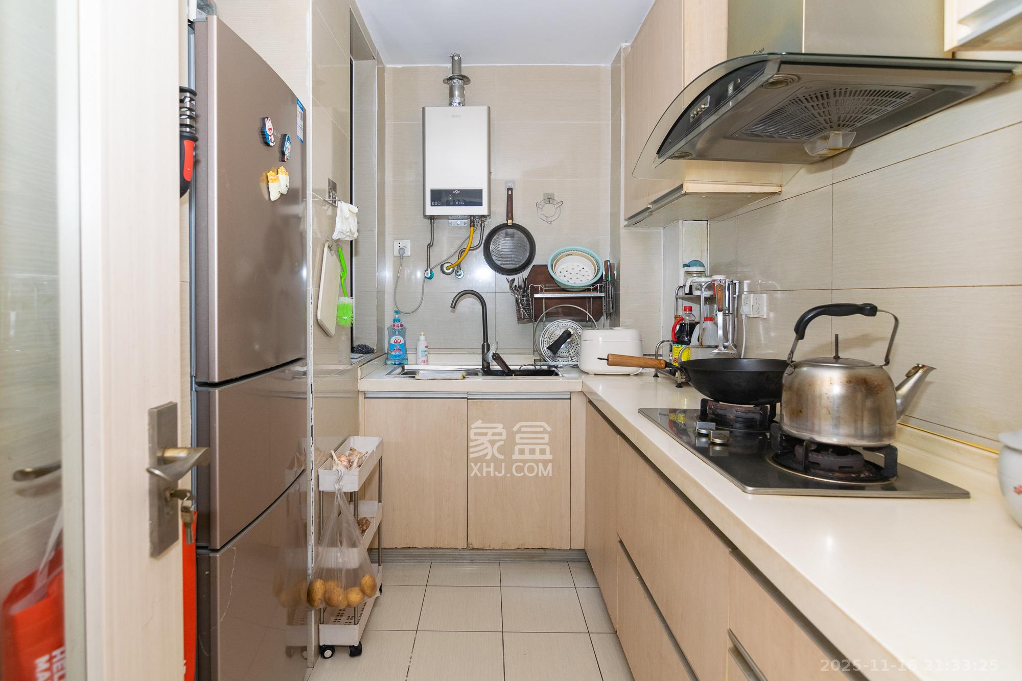 新城国际花都  2室2厅1卫    40.0万厨房