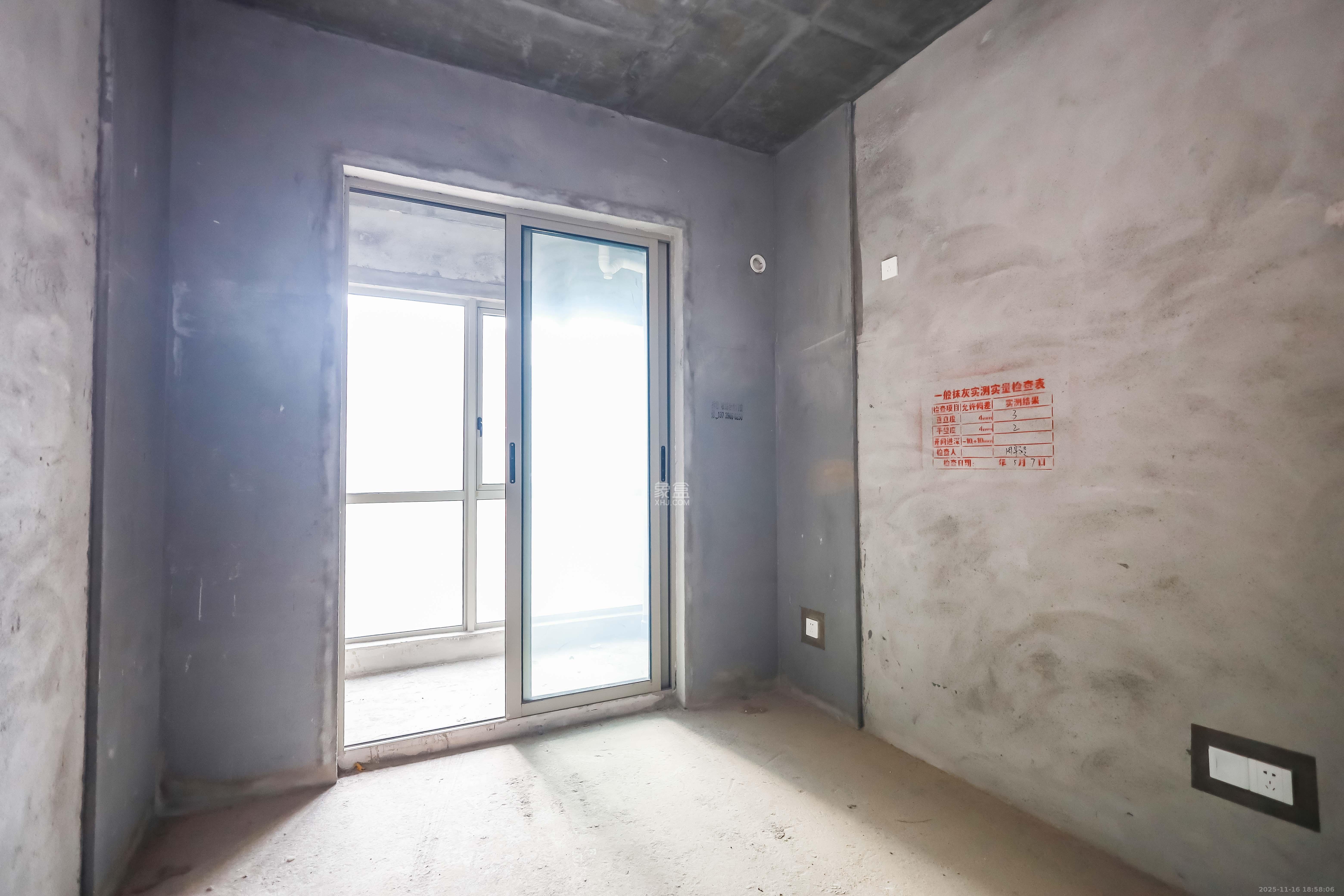 万象府台  4室2厅2卫    248.0万卧室