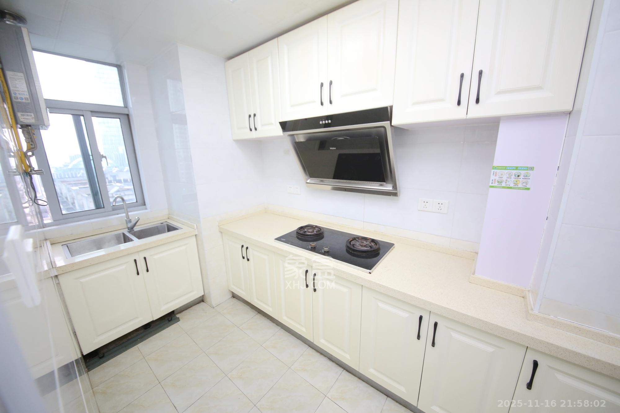 五一中央领御  2室2厅1卫    75.0万厨房