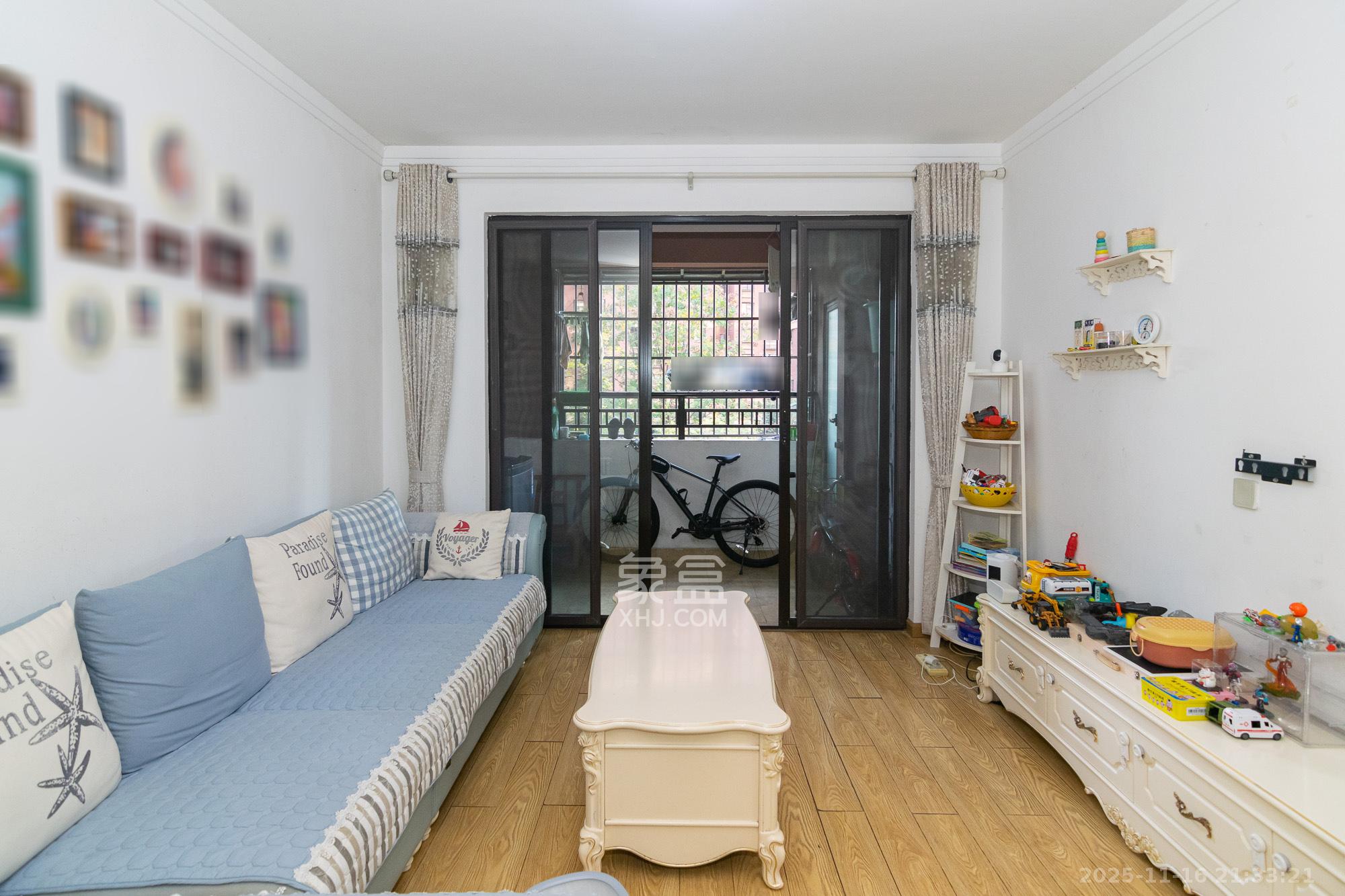 新城国际花都 2室2厅1卫 40.0万 新城国际花都 2室2厅1卫 40.0万客厅